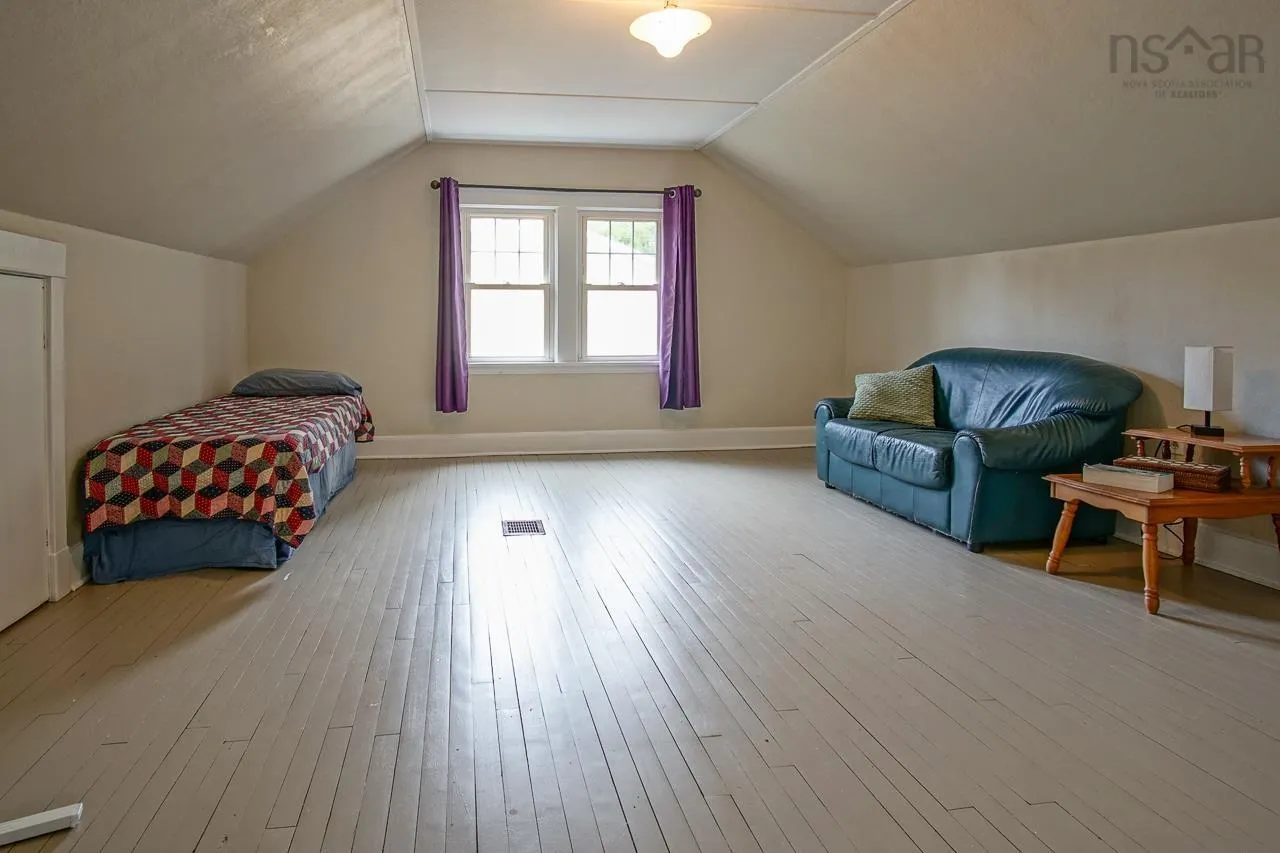 6 Comeau Avenue, Kentville, NS B4N 1P4, 4 Bedrooms Bedrooms, ,2 BathroomsBathrooms,Residential,For Sale,Comeau,202522790