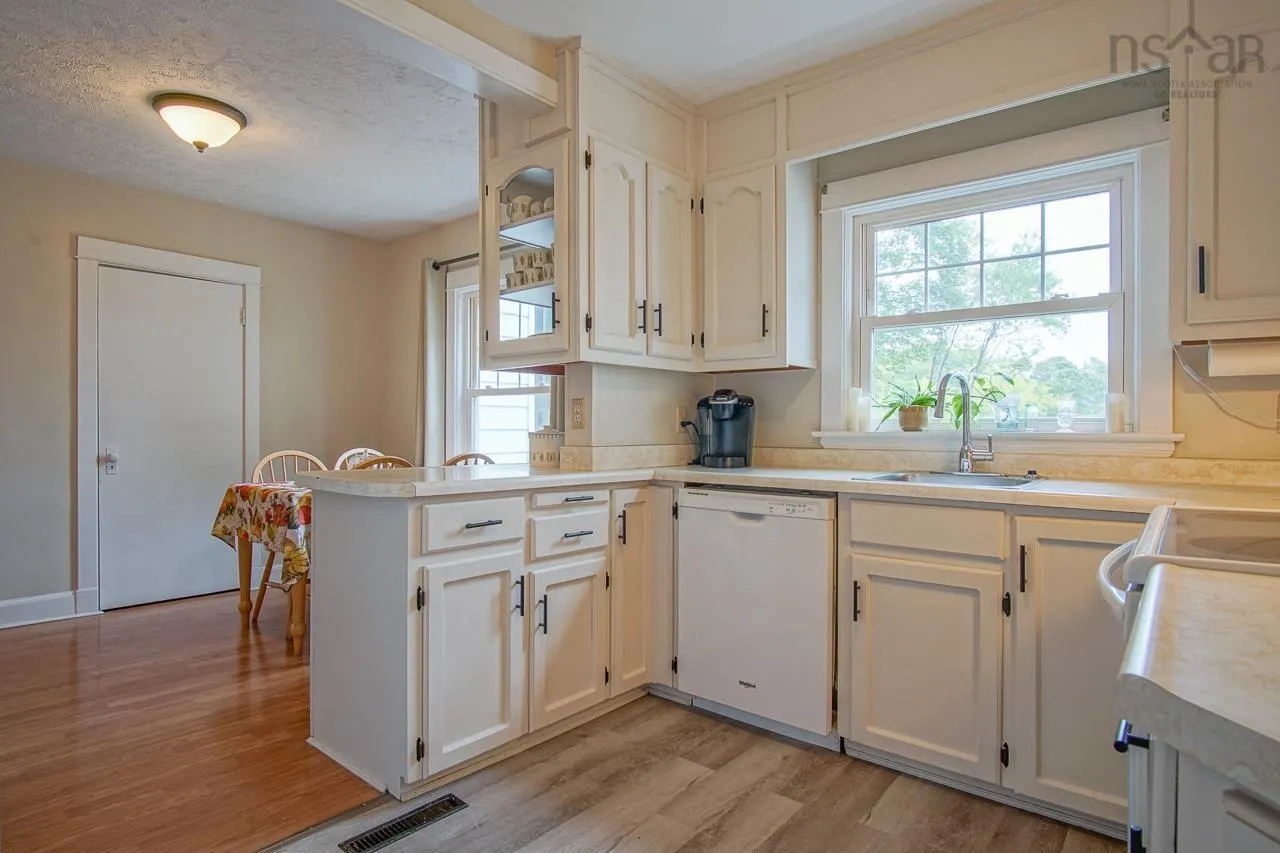 6 Comeau Avenue, Kentville, NS B4N 1P4, 4 Bedrooms Bedrooms, ,2 BathroomsBathrooms,Residential,For Sale,Comeau,202522790
