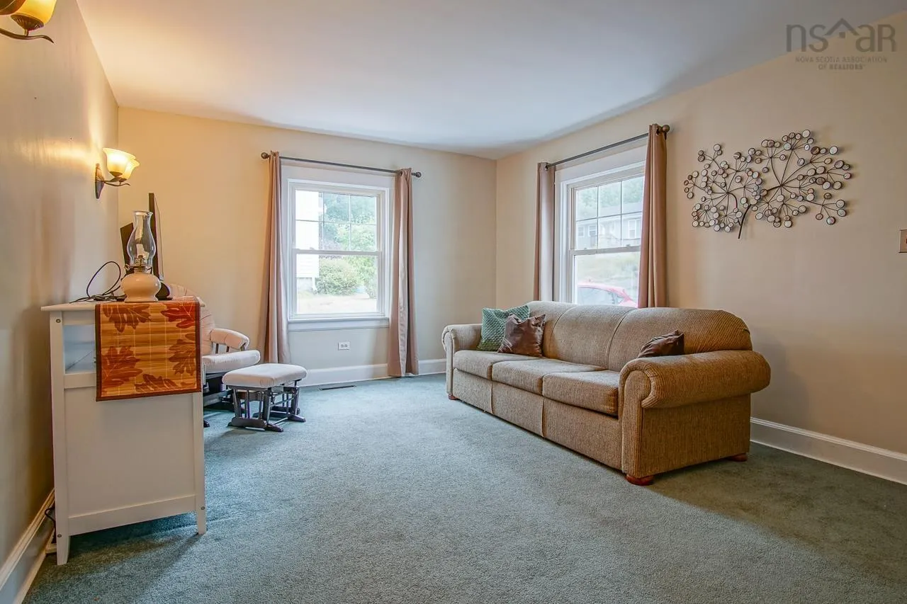 6 Comeau Avenue, Kentville, NS B4N 1P4, 4 Bedrooms Bedrooms, ,2 BathroomsBathrooms,Residential,For Sale,Comeau,202522790