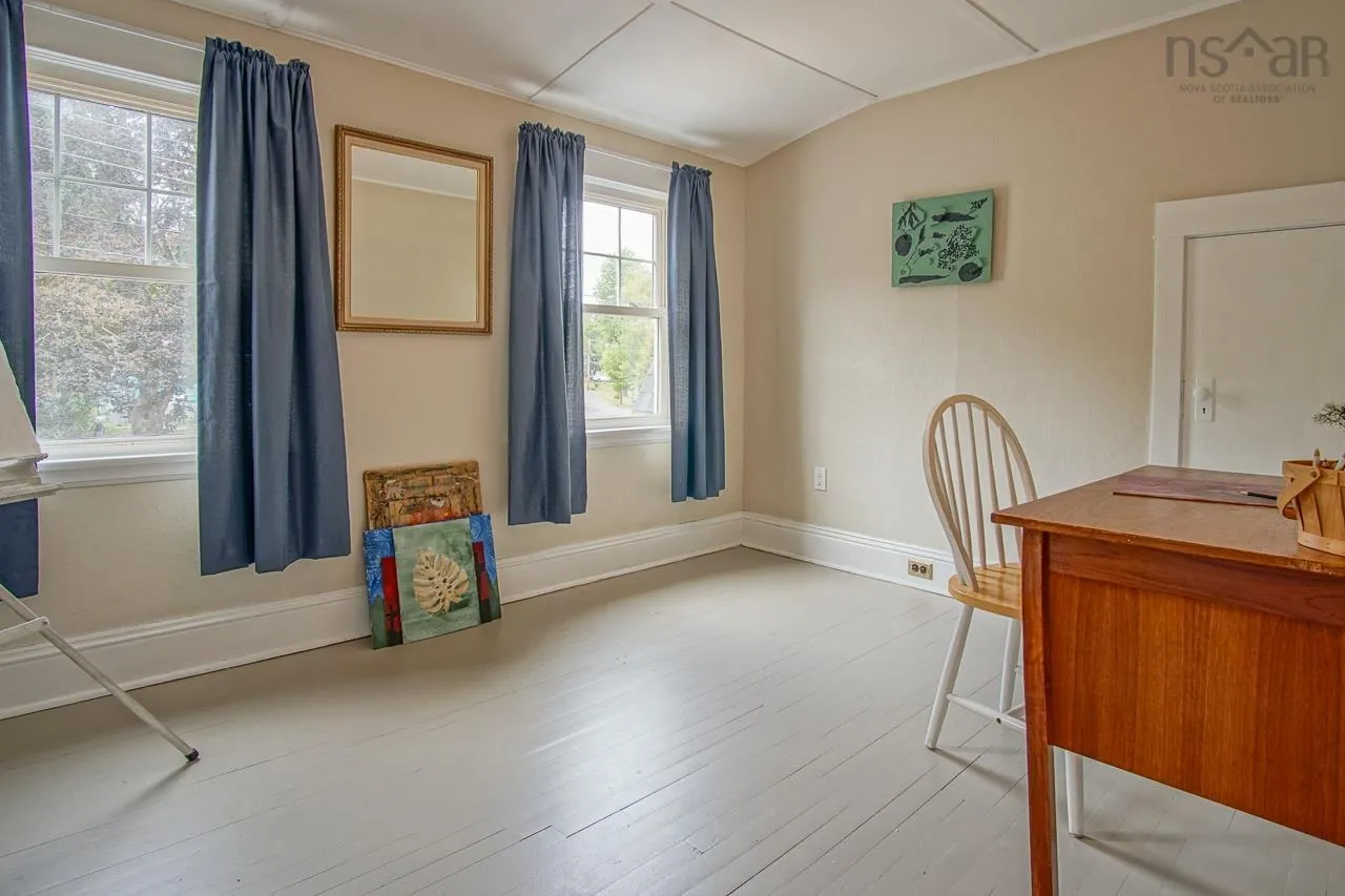 6 Comeau Avenue, Kentville, NS B4N 1P4, 4 Bedrooms Bedrooms, ,2 BathroomsBathrooms,Residential,For Sale,Comeau,202522790