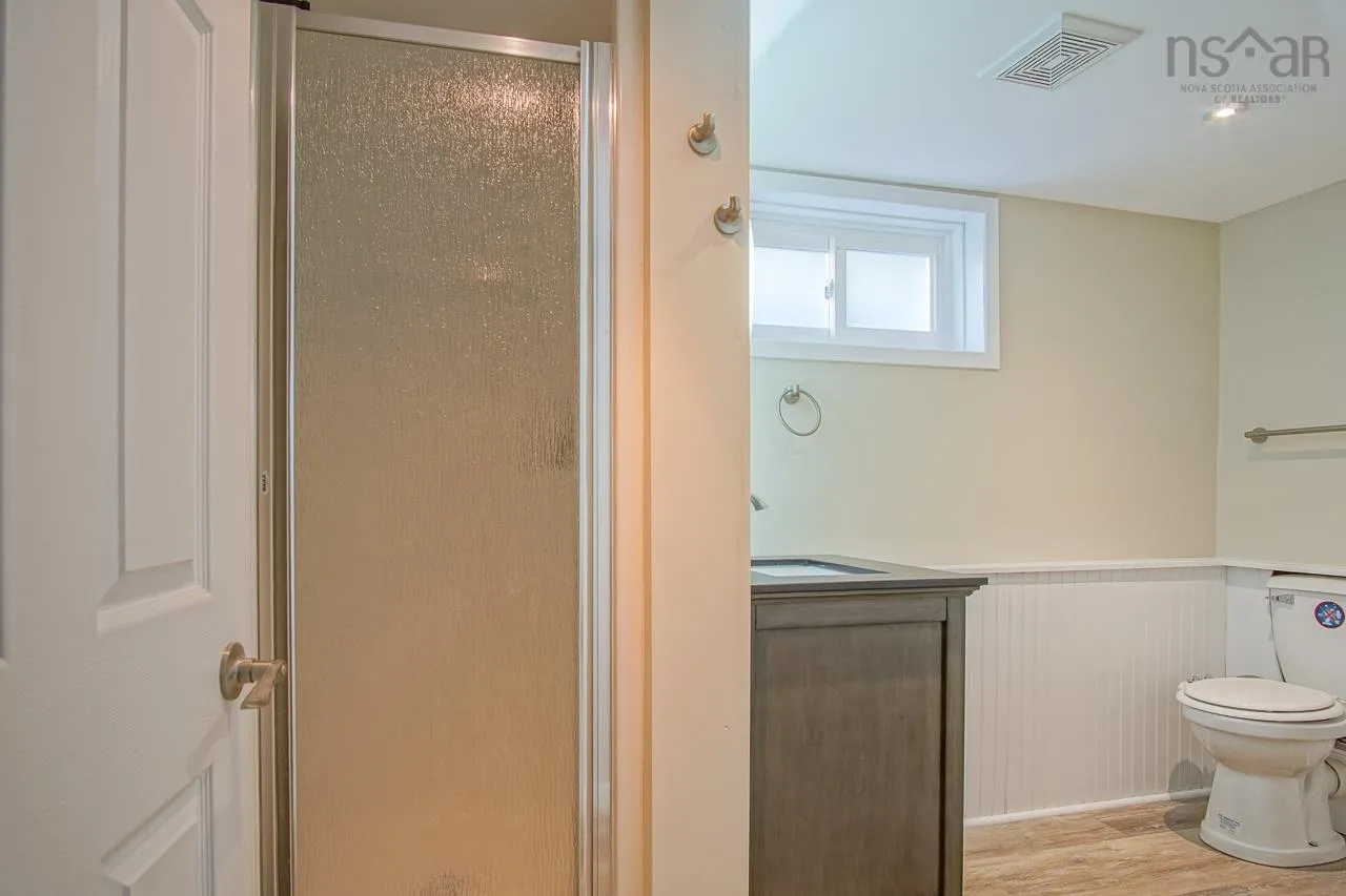 6 Comeau Avenue, Kentville, NS B4N 1P4, 4 Bedrooms Bedrooms, ,2 BathroomsBathrooms,Residential,For Sale,Comeau,202522790