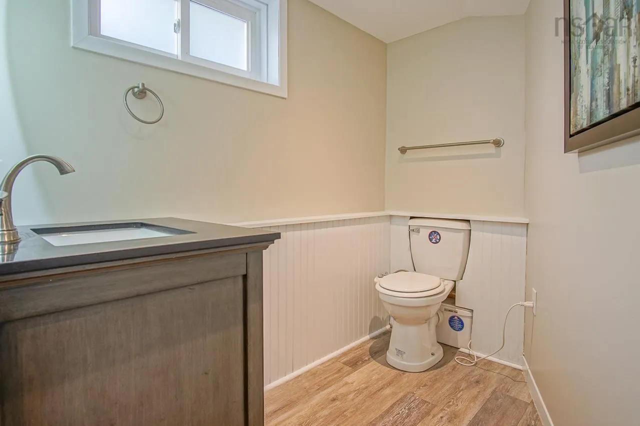 6 Comeau Avenue, Kentville, NS B4N 1P4, 4 Bedrooms Bedrooms, ,2 BathroomsBathrooms,Residential,For Sale,Comeau,202522790