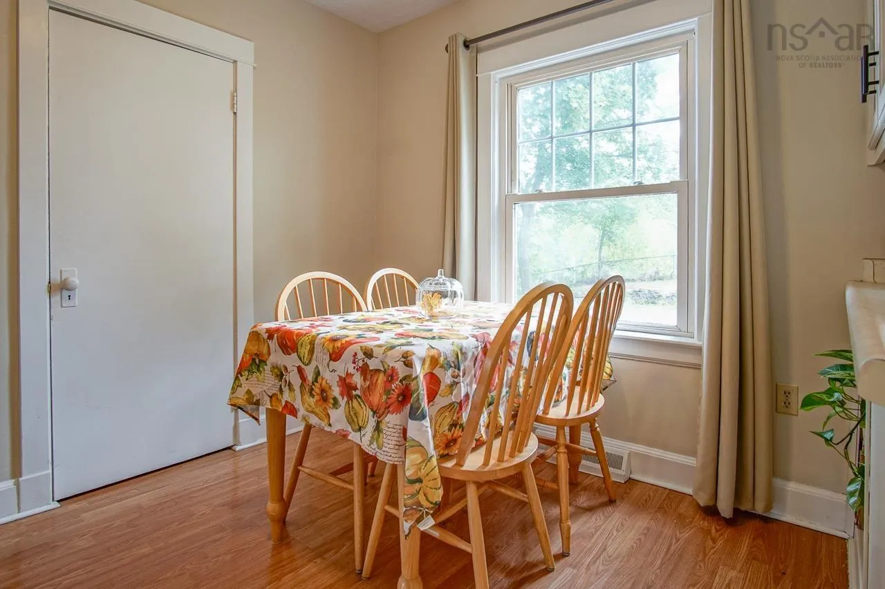 6 Comeau Avenue, Kentville, NS B4N 1P4, 4 Bedrooms Bedrooms, ,2 BathroomsBathrooms,Residential,For Sale,Comeau,202522790