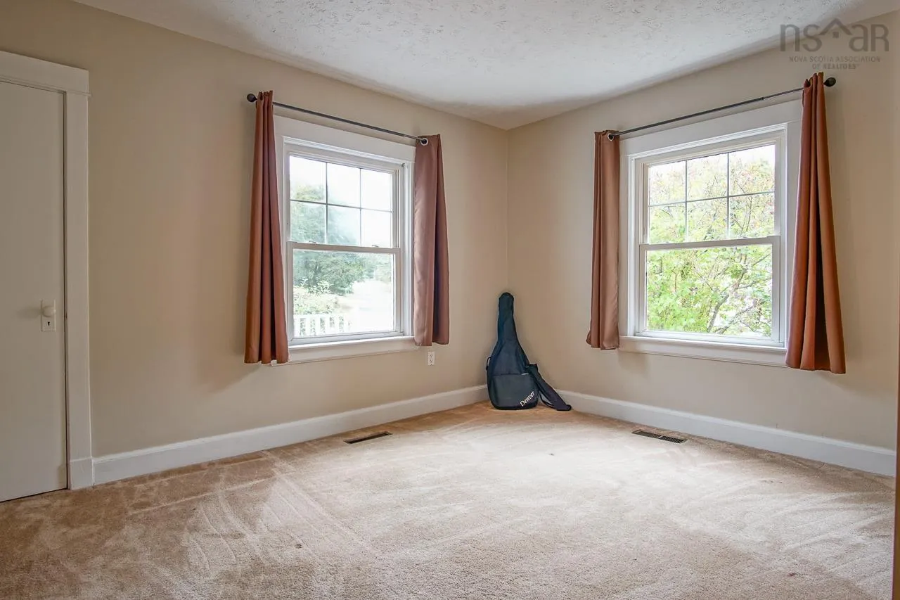 6 Comeau Avenue, Kentville, NS B4N 1P4, 4 Bedrooms Bedrooms, ,2 BathroomsBathrooms,Residential,For Sale,Comeau,202522790