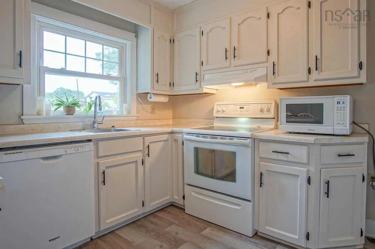 6 Comeau Avenue, Kentville, NS B4N 1P4, 4 Bedrooms Bedrooms, ,2 BathroomsBathrooms,Residential,For Sale,Comeau,202522790