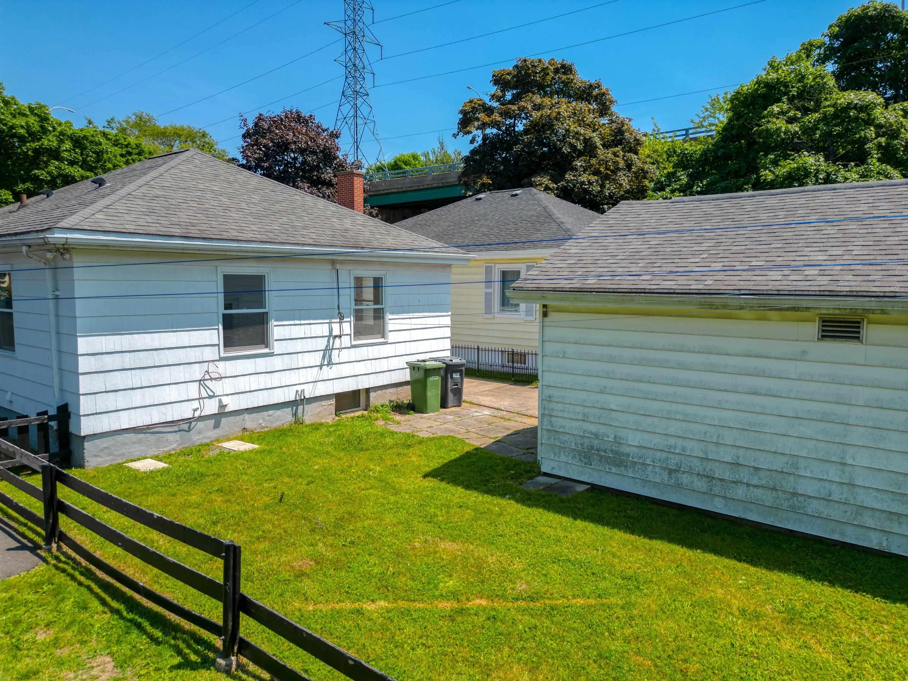 3306 Ashburn Avenue, Halifax, NS B3L 4C2, 3 Bedrooms Bedrooms, ,Residential Income,For Sale,Ashburn,202515641