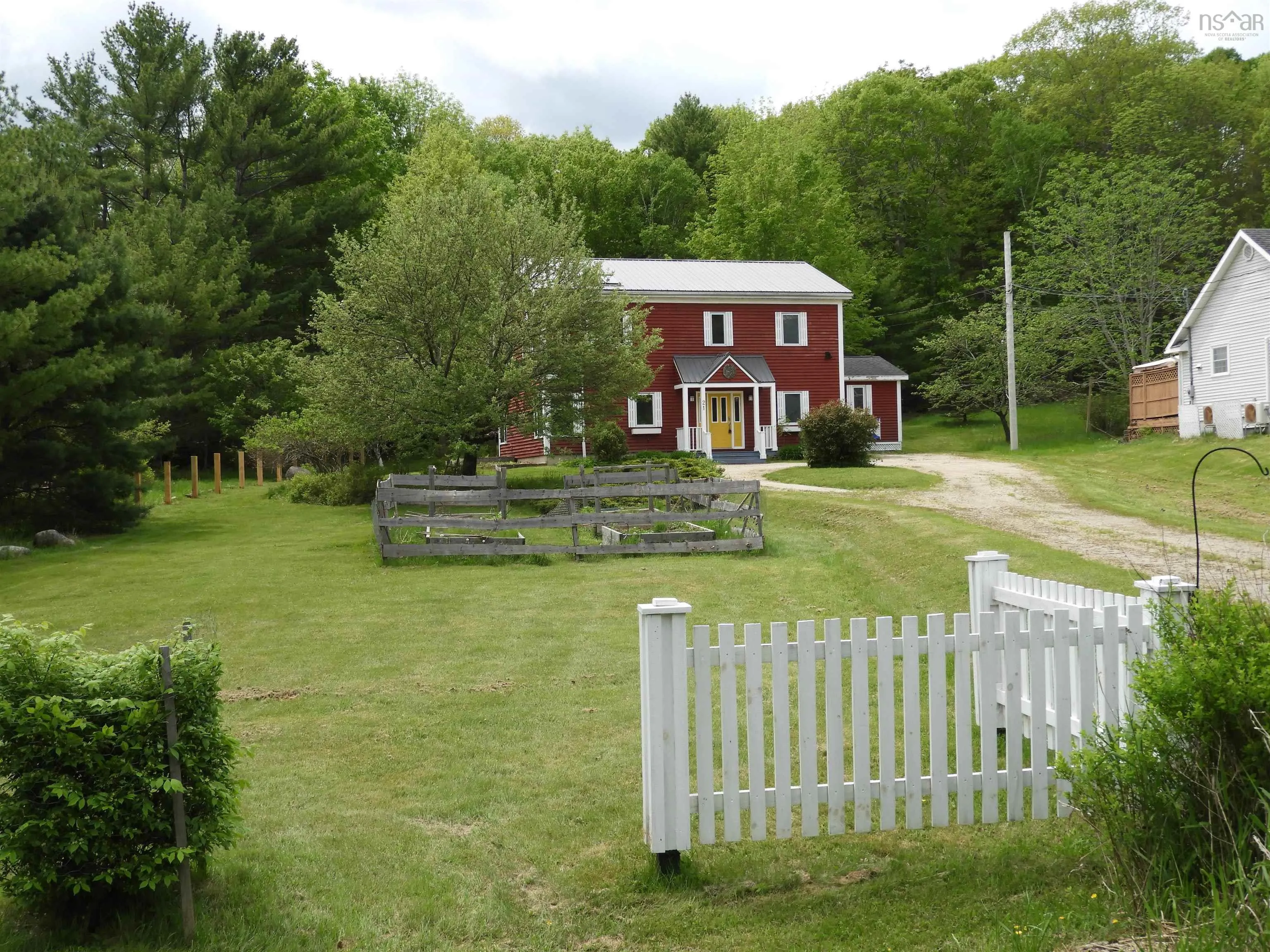 21 Long Hill Road, Mahone Bay, NS B0J 2E0, 3 Bedrooms Bedrooms, ,2 BathroomsBathrooms,Residential,For Sale,Long Hill,202513228