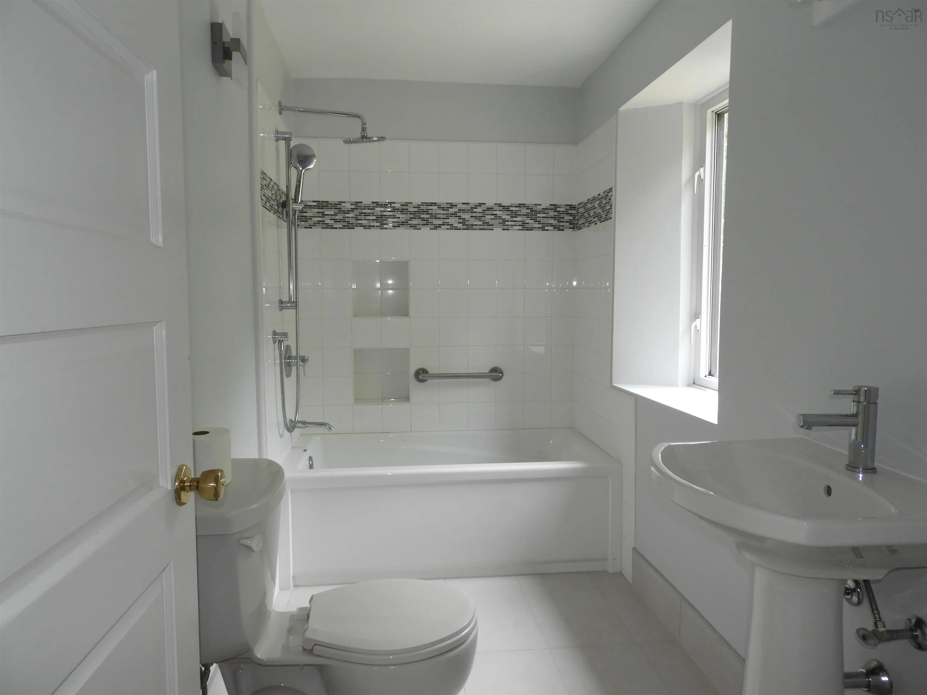 21 Long Hill Road, Mahone Bay, NS B0J 2E0, 3 Bedrooms Bedrooms, ,2 BathroomsBathrooms,Residential,For Sale,Long Hill,202513228