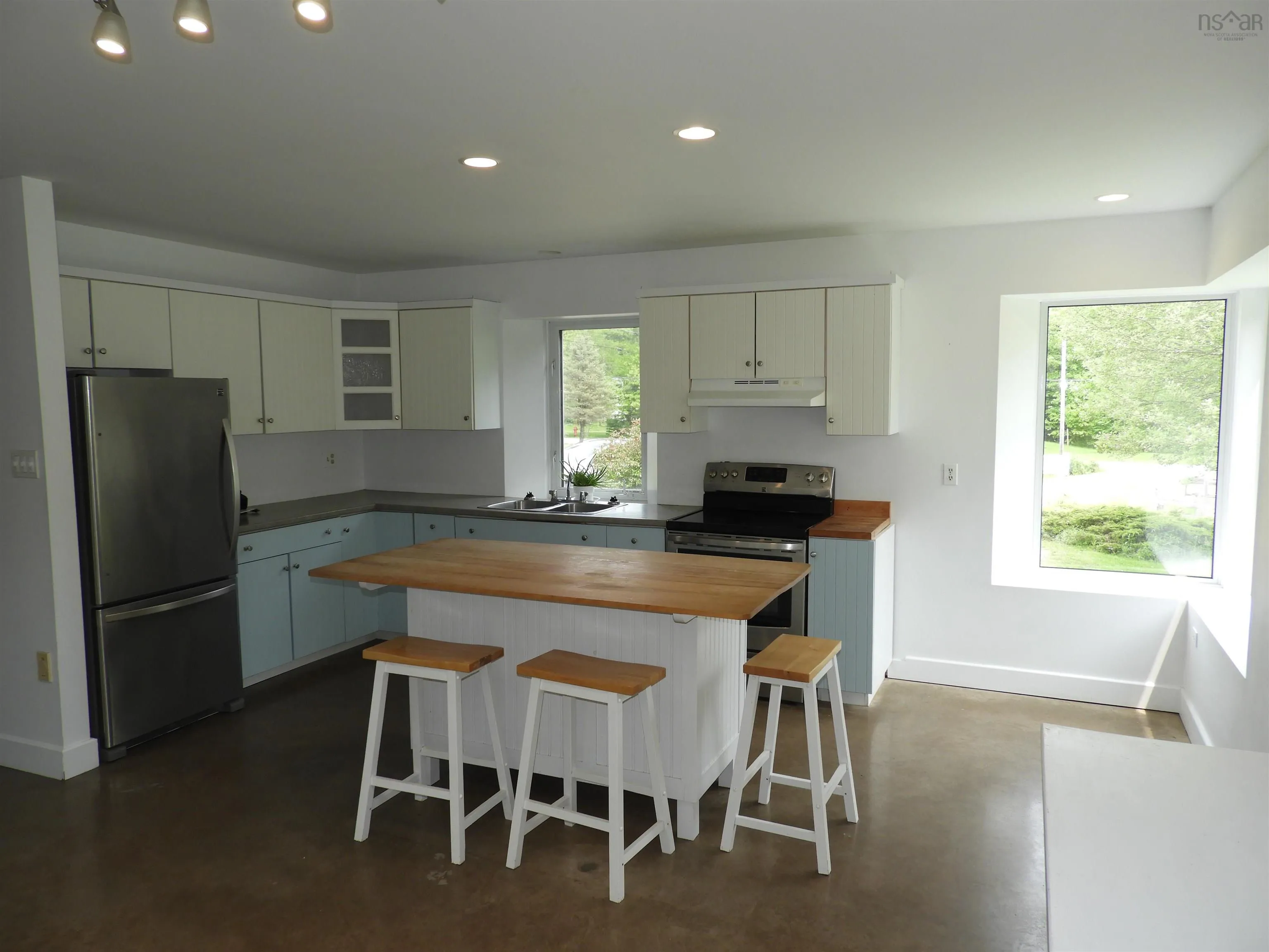 21 Long Hill Road, Mahone Bay, NS B0J 2E0, 3 Bedrooms Bedrooms, ,2 BathroomsBathrooms,Residential,For Sale,Long Hill,202513228