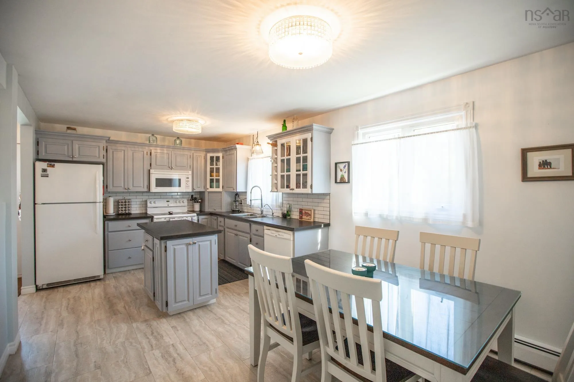 19 Lake Drive, Mount Uniacke, NS B0N 1Z0, 3 Bedrooms Bedrooms, ,2 BathroomsBathrooms,Residential,For Sale,Lake,202522006