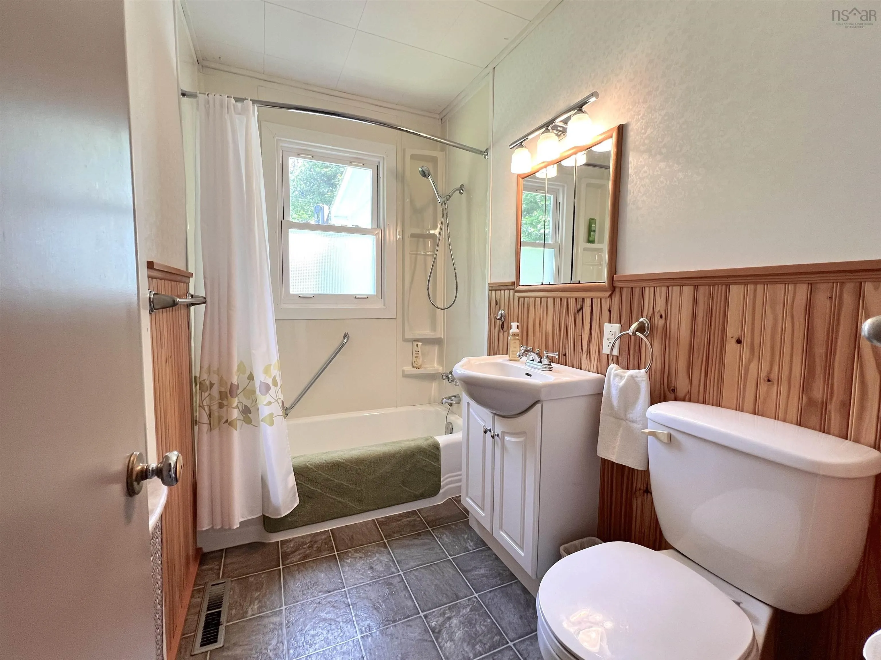 192 Harriet Street, Shelburne, NS B0T 1W0, 3 Bedrooms Bedrooms, ,1 BathroomBathrooms,Residential,For Sale,Harriet,202518579