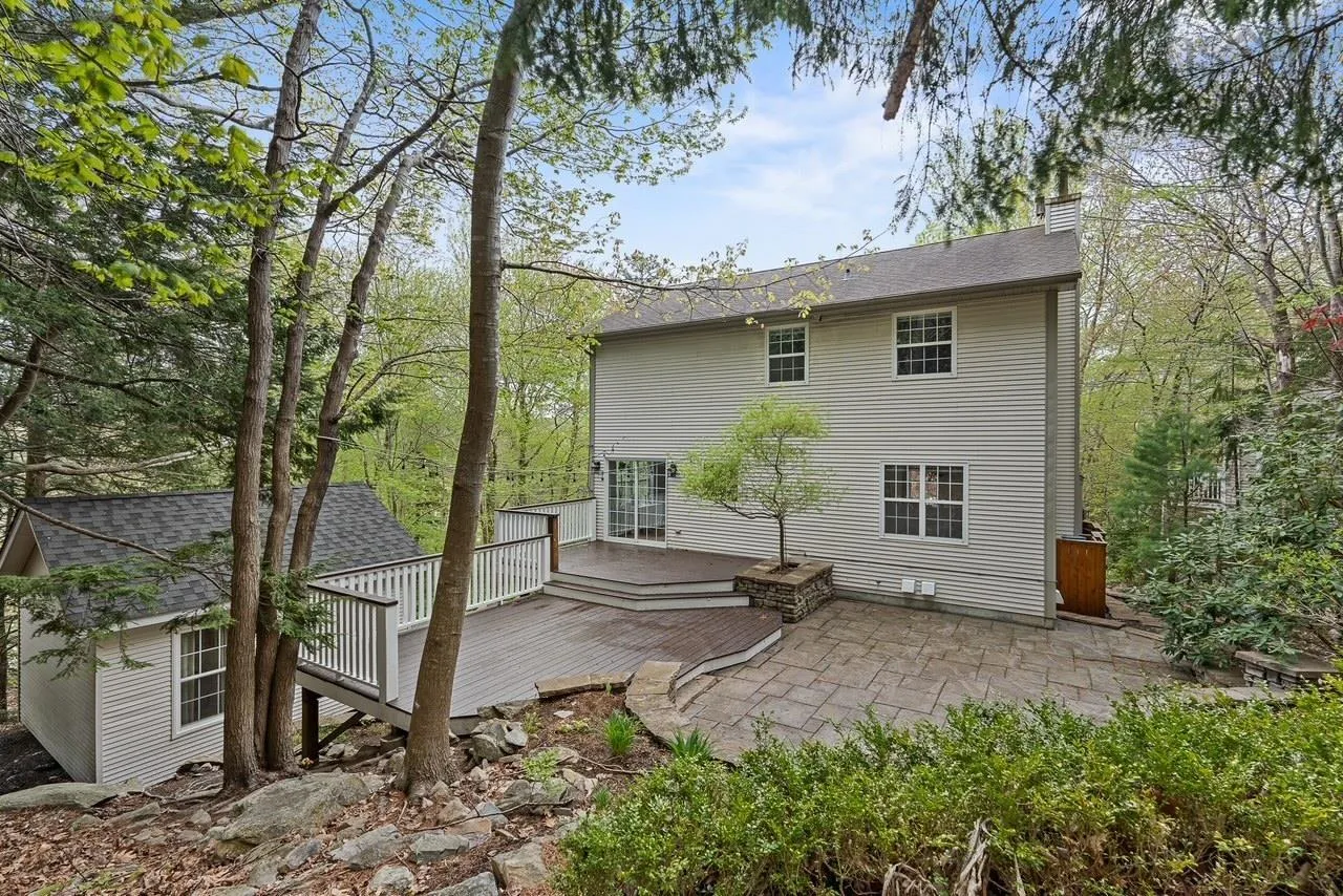 26 Centre Street, Bedford, NS B4A 2B2, 3 Bedrooms Bedrooms, ,4 BathroomsBathrooms,Residential,For Sale,Centre,202511847