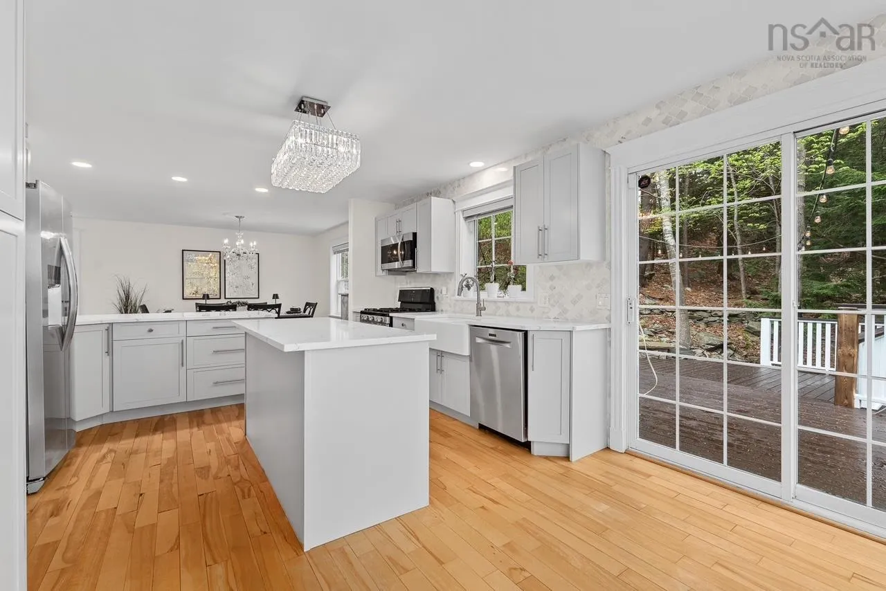 26 Centre Street, Bedford, NS B4A 2B2, 3 Bedrooms Bedrooms, ,4 BathroomsBathrooms,Residential,For Sale,Centre,202511847