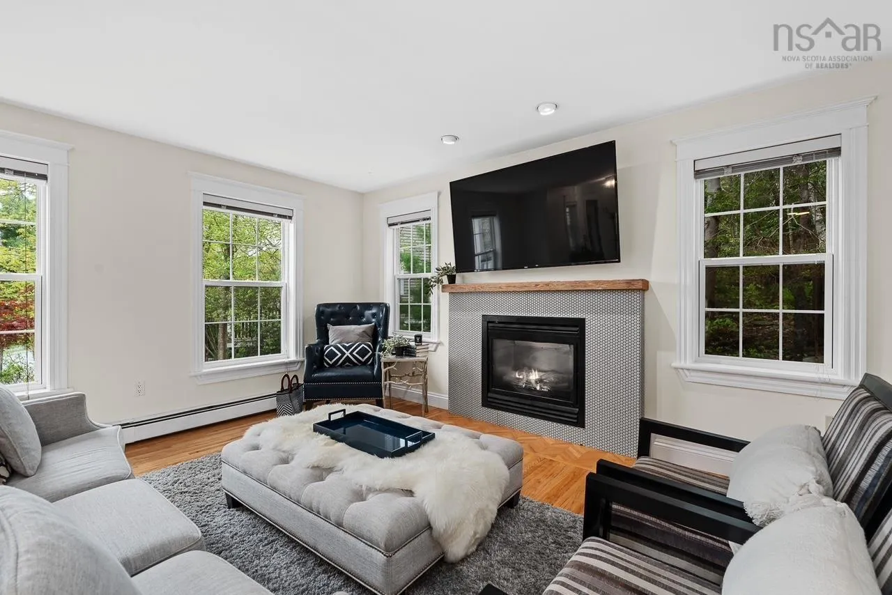 26 Centre Street, Bedford, NS B4A 2B2, 3 Bedrooms Bedrooms, ,4 BathroomsBathrooms,Residential,For Sale,Centre,202511847