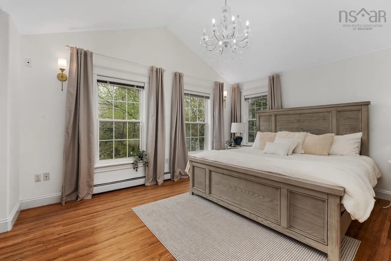 26 Centre Street, Bedford, NS B4A 2B2, 3 Bedrooms Bedrooms, ,4 BathroomsBathrooms,Residential,For Sale,Centre,202511847