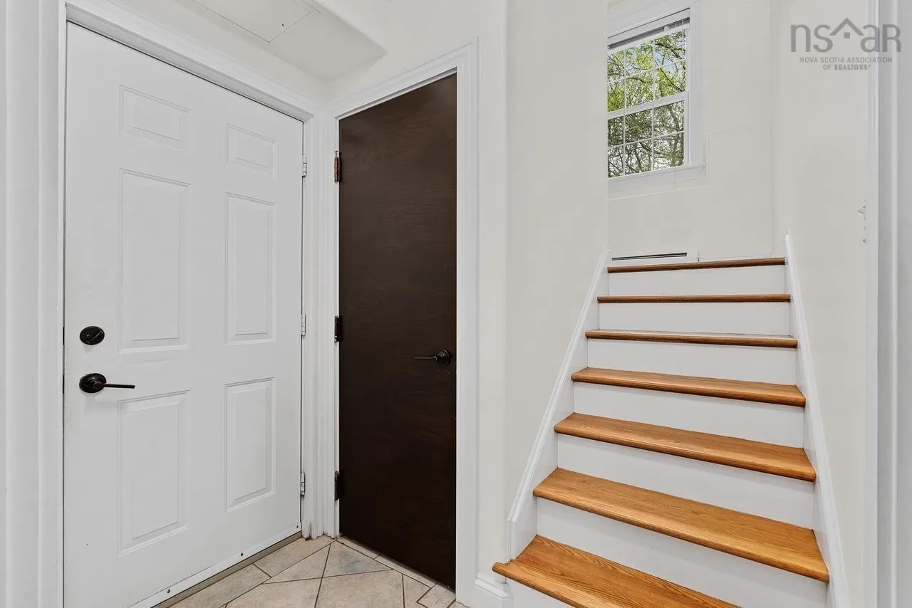 26 Centre Street, Bedford, NS B4A 2B2, 3 Bedrooms Bedrooms, ,4 BathroomsBathrooms,Residential,For Sale,Centre,202511847