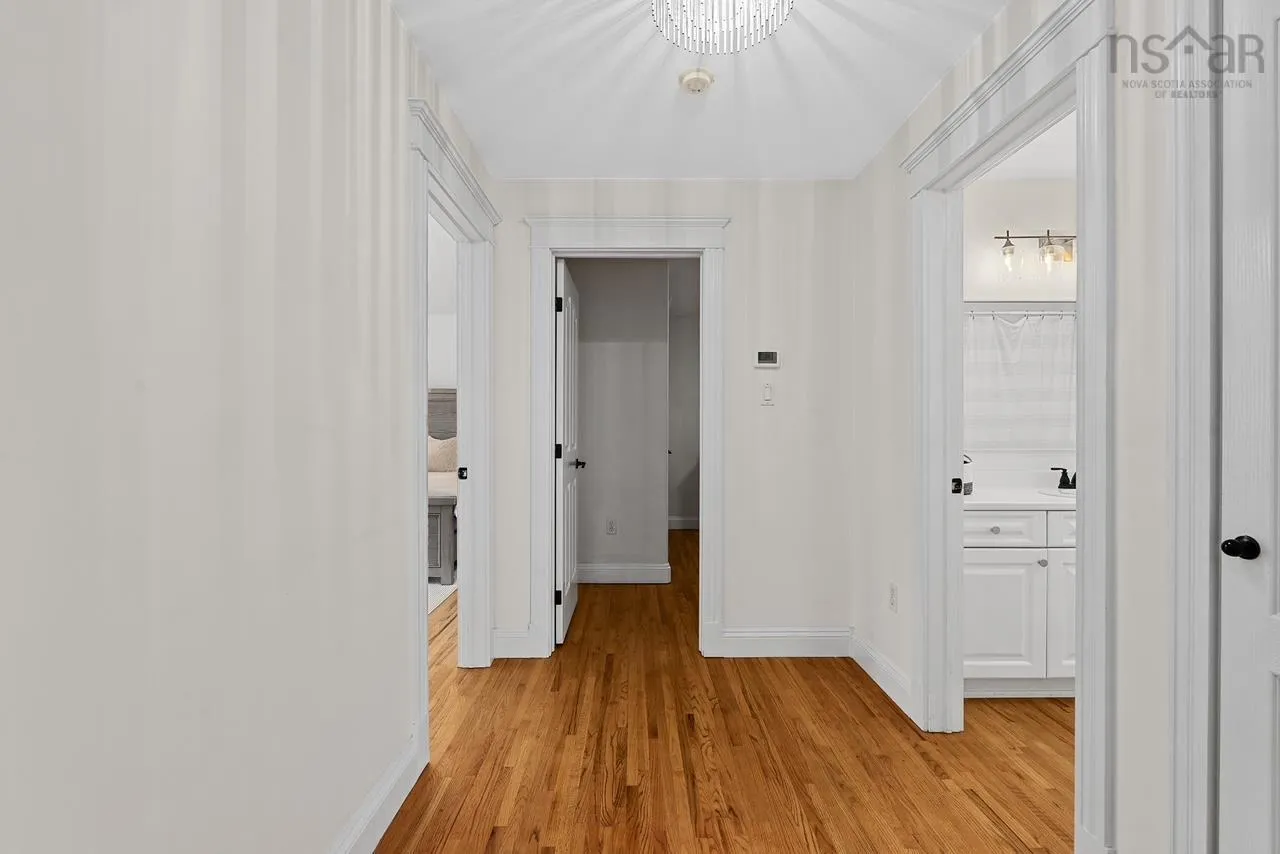 26 Centre Street, Bedford, NS B4A 2B2, 3 Bedrooms Bedrooms, ,4 BathroomsBathrooms,Residential,For Sale,Centre,202511847
