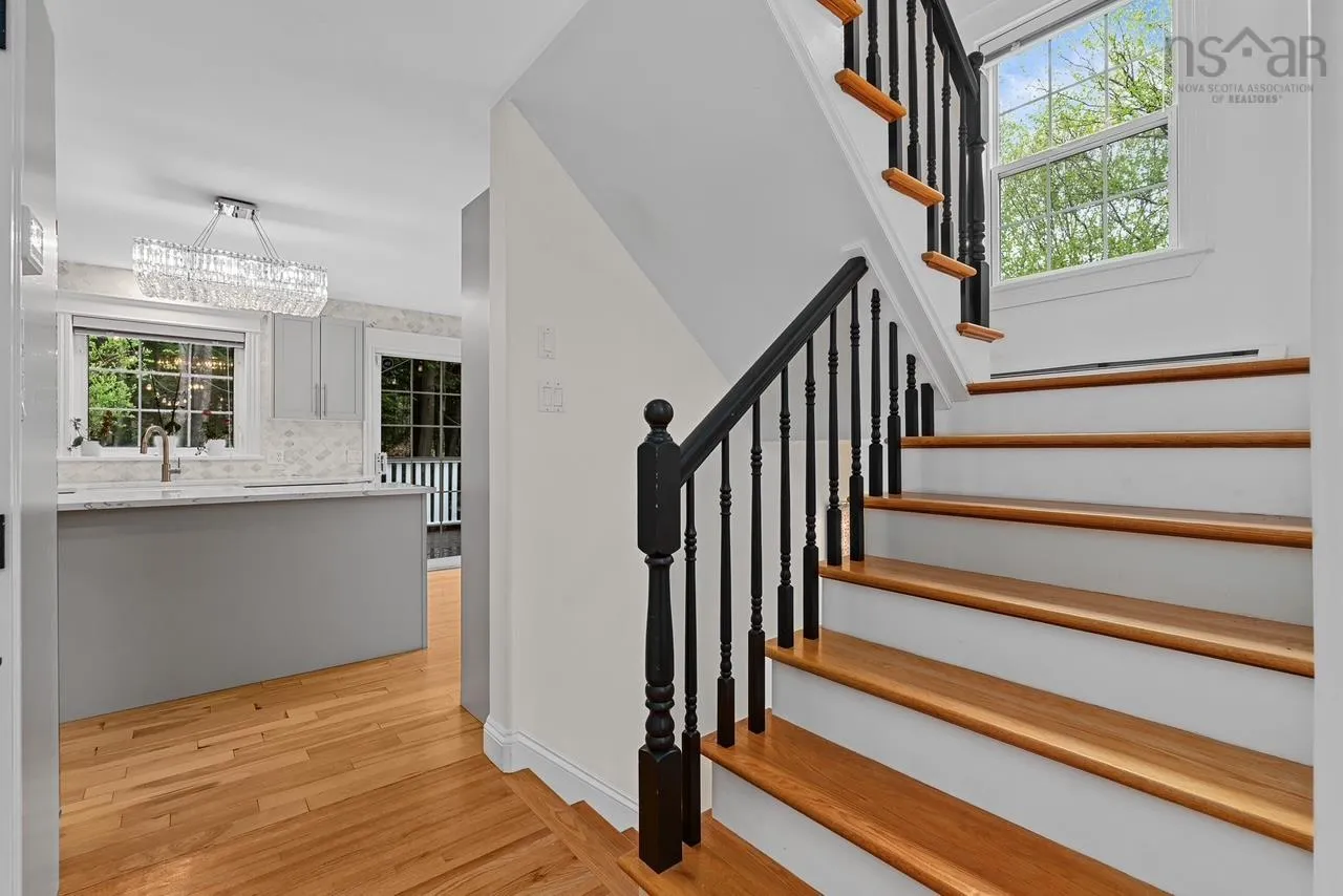 26 Centre Street, Bedford, NS B4A 2B2, 3 Bedrooms Bedrooms, ,4 BathroomsBathrooms,Residential,For Sale,Centre,202511847