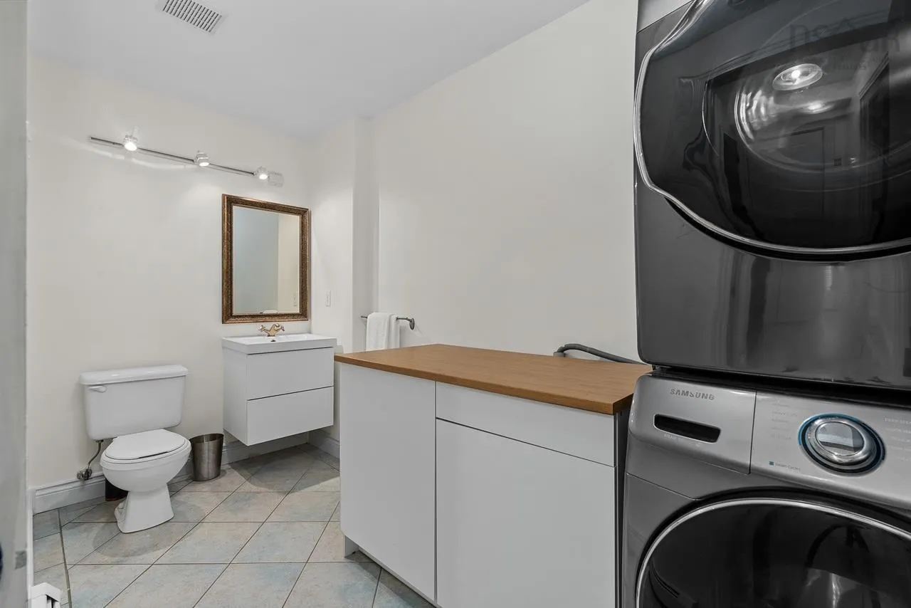 26 Centre Street, Bedford, NS B4A 2B2, 3 Bedrooms Bedrooms, ,4 BathroomsBathrooms,Residential,For Sale,Centre,202511847