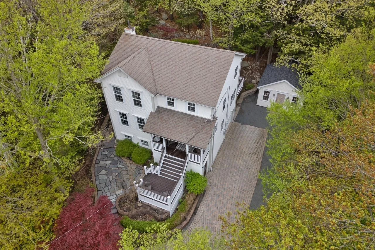 26 Centre Street, Bedford, NS B4A 2B2, 3 Bedrooms Bedrooms, ,4 BathroomsBathrooms,Residential,For Sale,Centre,202511847
