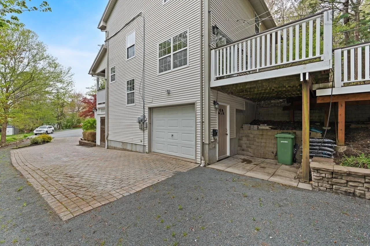 26 Centre Street, Bedford, NS B4A 2B2, 3 Bedrooms Bedrooms, ,4 BathroomsBathrooms,Residential,For Sale,Centre,202511847