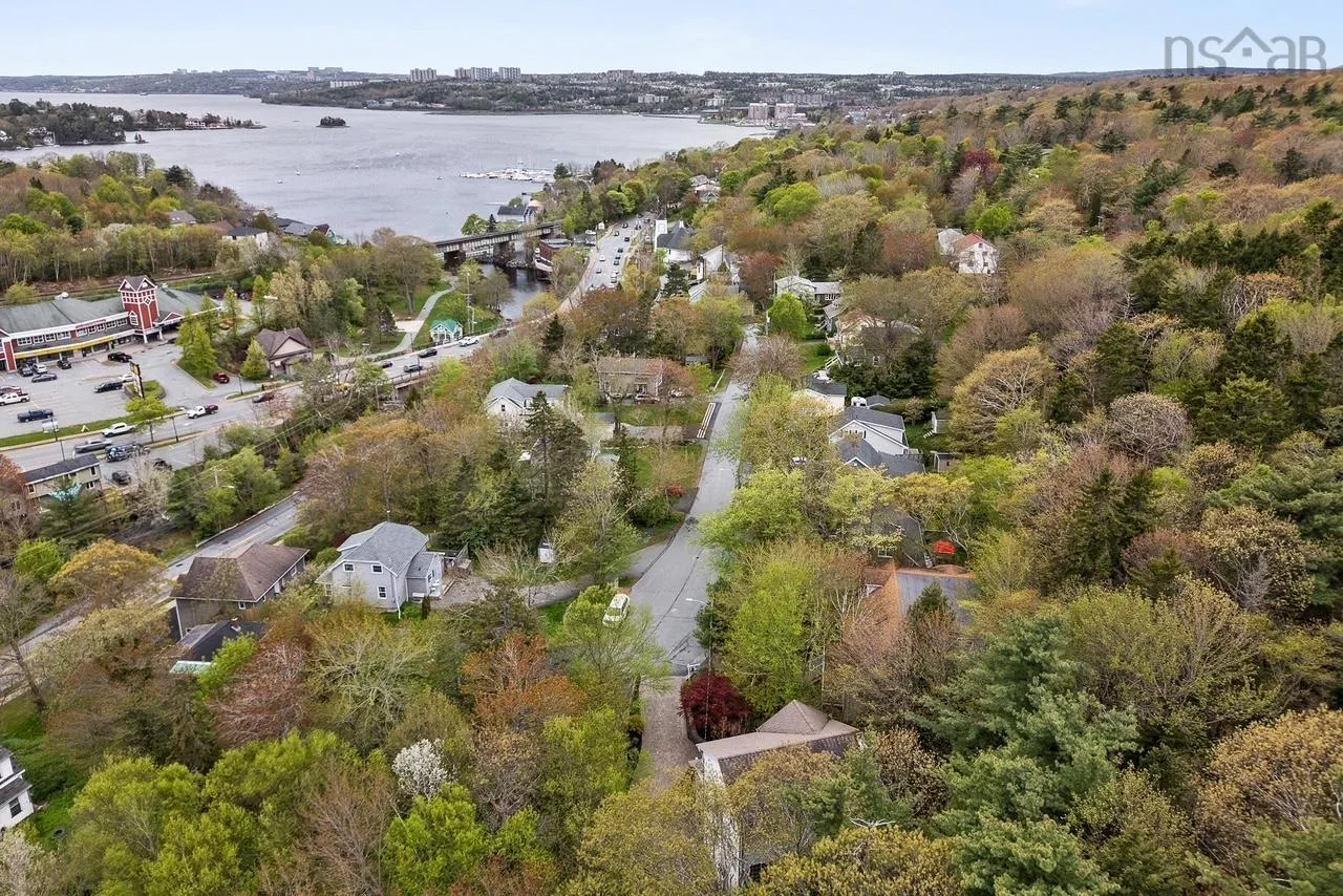 26 Centre Street, Bedford, NS B4A 2B2, 3 Bedrooms Bedrooms, ,4 BathroomsBathrooms,Residential,For Sale,Centre,202511847