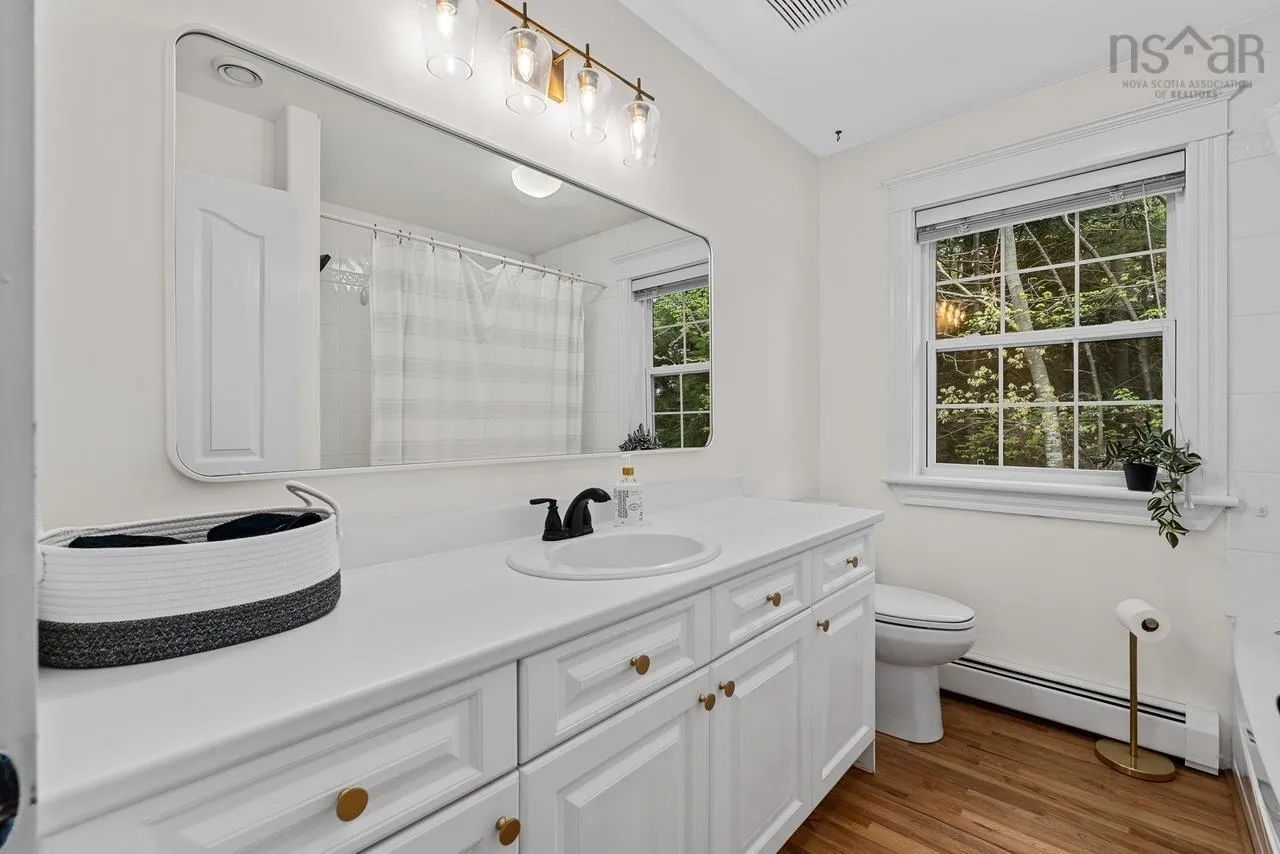 26 Centre Street, Bedford, NS B4A 2B2, 3 Bedrooms Bedrooms, ,4 BathroomsBathrooms,Residential,For Sale,Centre,202511847