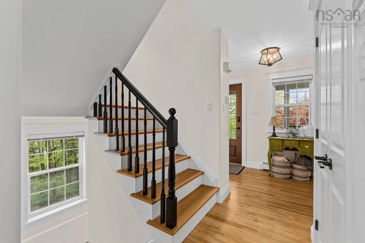 26 Centre Street, Bedford, NS B4A 2B2, 3 Bedrooms Bedrooms, ,4 BathroomsBathrooms,Residential,For Sale,Centre,202511847