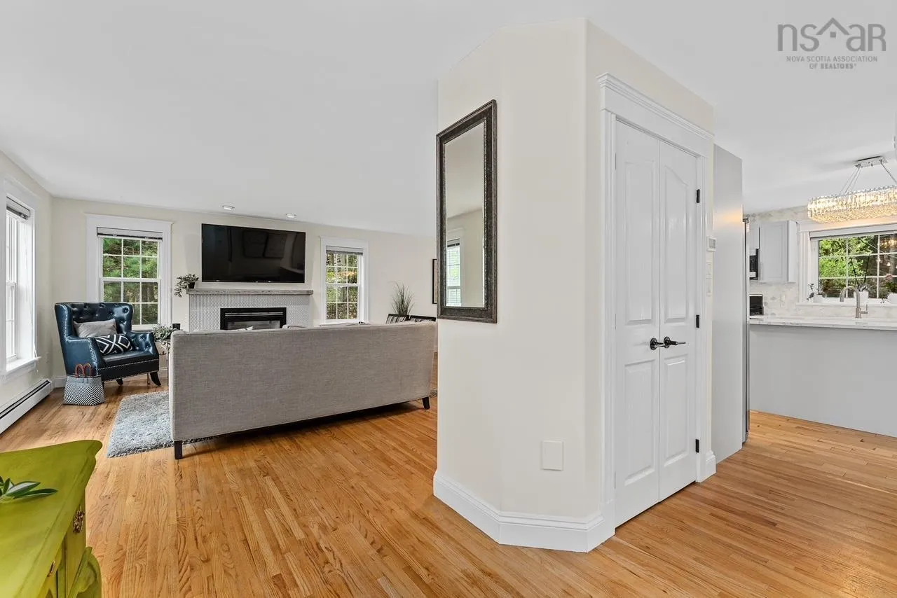 26 Centre Street, Bedford, NS B4A 2B2, 3 Bedrooms Bedrooms, ,4 BathroomsBathrooms,Residential,For Sale,Centre,202511847