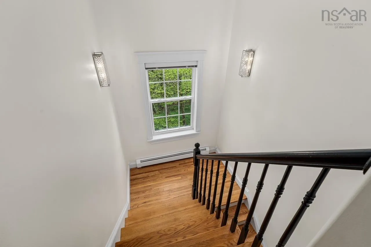 26 Centre Street, Bedford, NS B4A 2B2, 3 Bedrooms Bedrooms, ,4 BathroomsBathrooms,Residential,For Sale,Centre,202511847