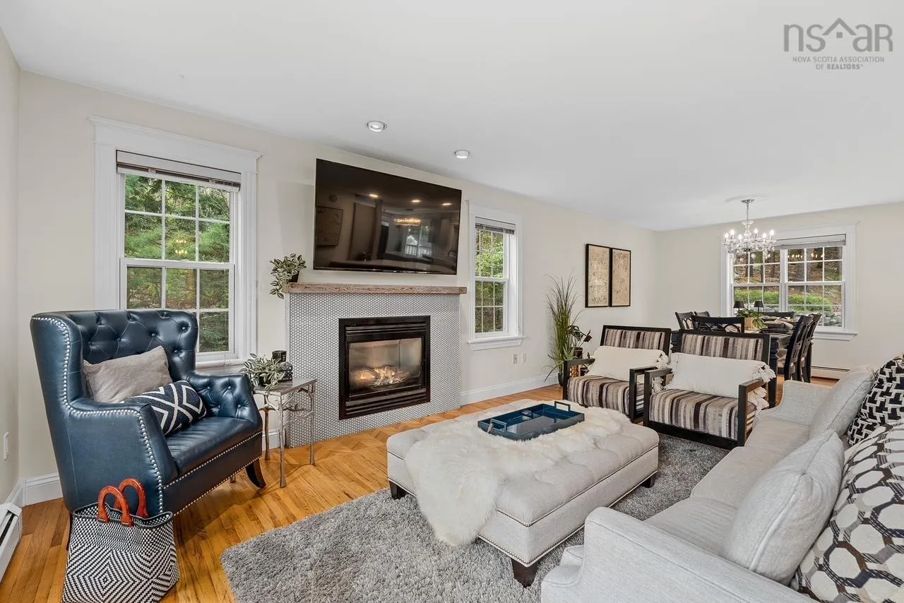 26 Centre Street, Bedford, NS B4A 2B2, 3 Bedrooms Bedrooms, ,4 BathroomsBathrooms,Residential,For Sale,Centre,202511847