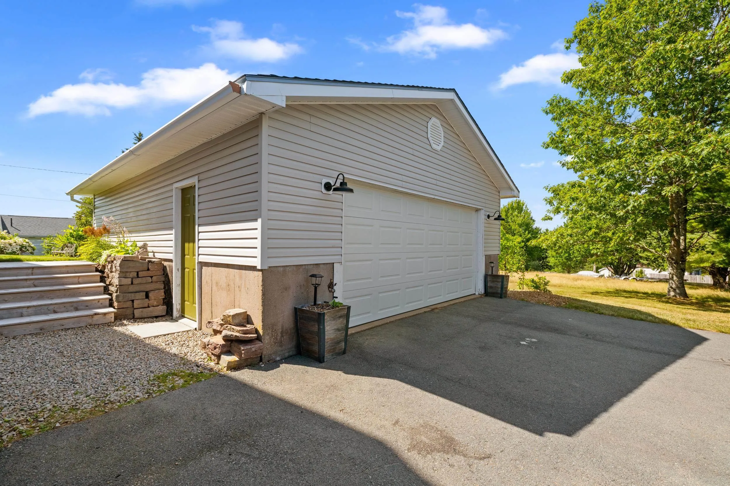 22 Beechview Drive, Chester, NS B0J 1J0, 3 Bedrooms Bedrooms, ,2 BathroomsBathrooms,Residential,For Sale,Beechview,202521620