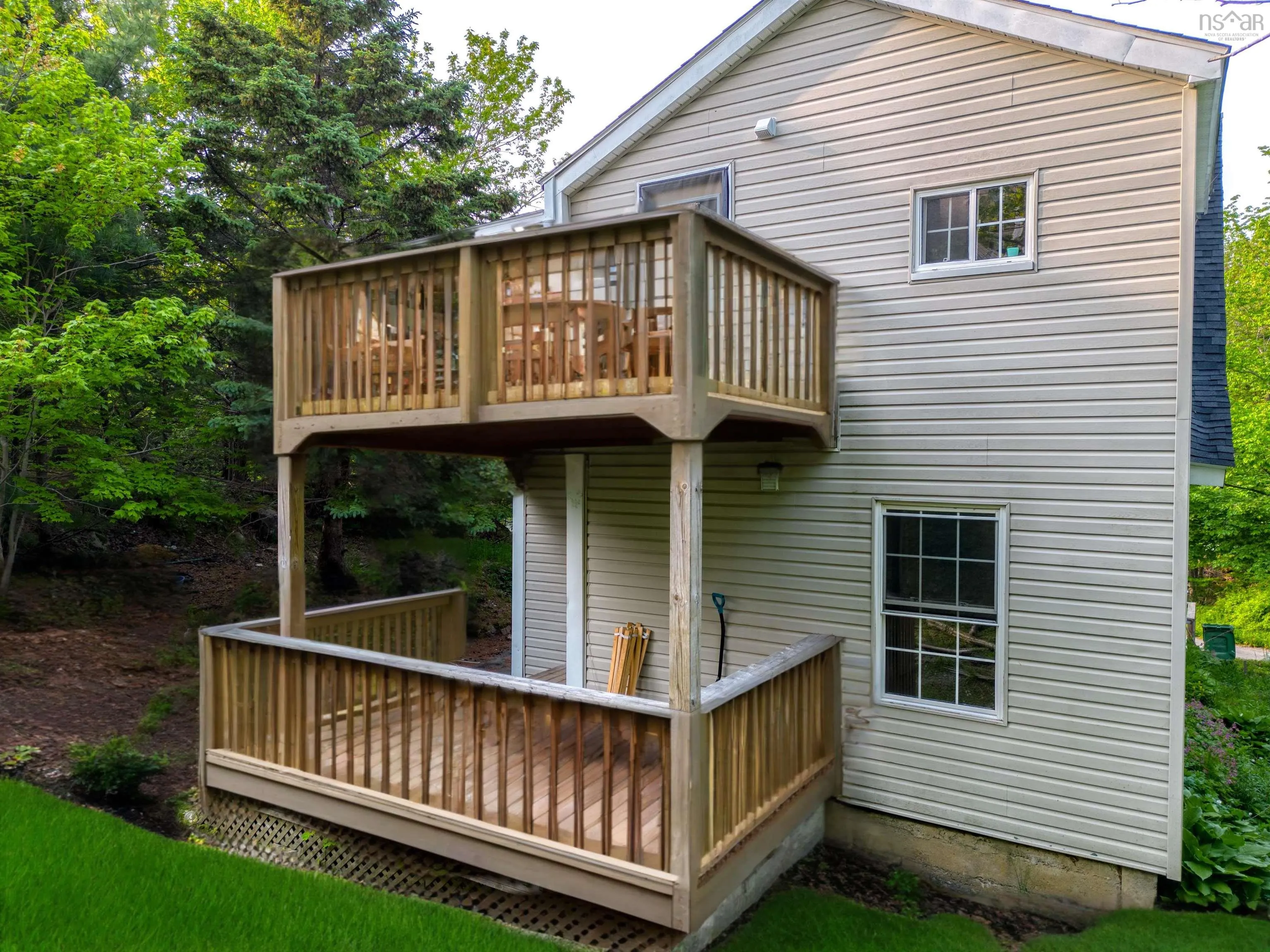 20-22 Coronet Avenue, Halifax, NS B3N 1L5, 6 Bedrooms Bedrooms, ,Residential Income,For Sale,Coronet,202514005