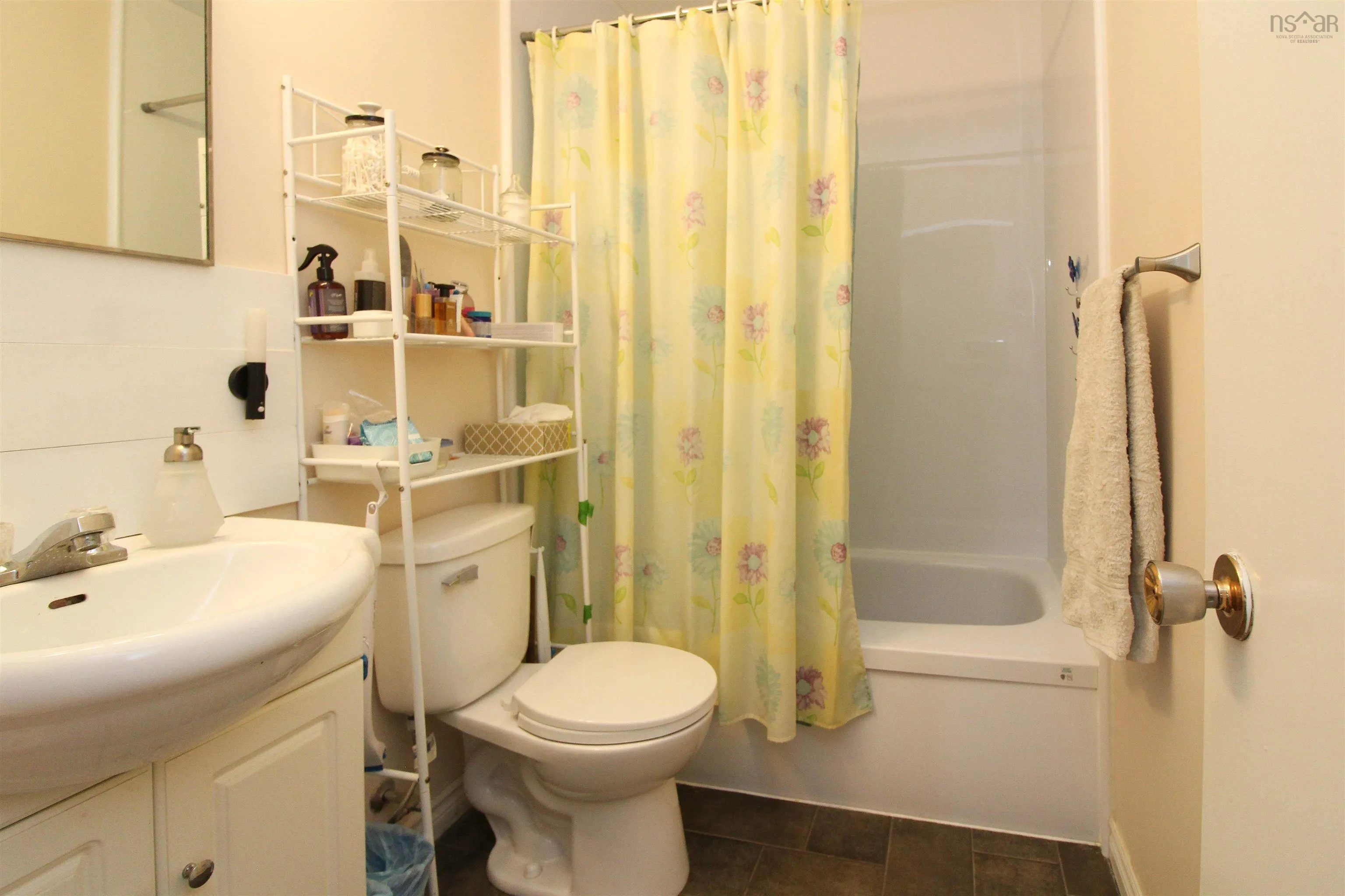 55 Bonaventure Place, Debert, NS B0M 1G0, 4 Bedrooms Bedrooms, ,2 BathroomsBathrooms,Residential,For Sale,Bonaventure,202522904