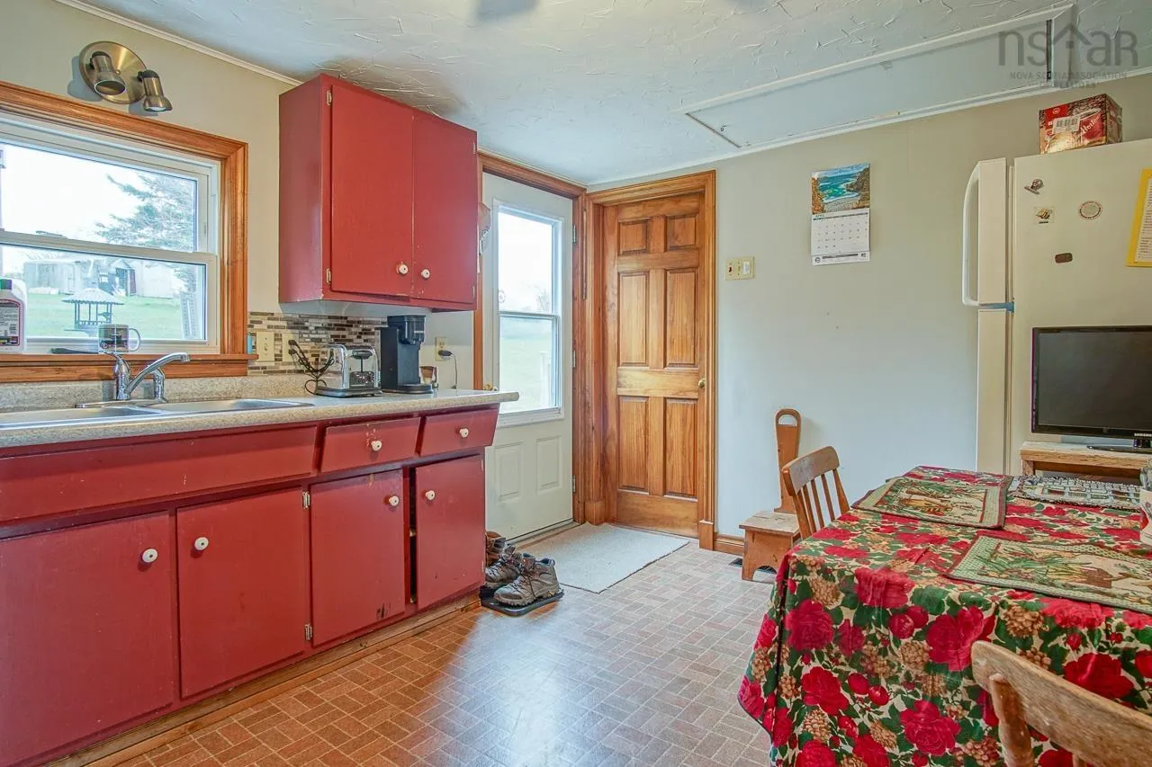 22 Pent Road, Harbourville, NS B0P 1E0, 3 Bedrooms Bedrooms, ,1 BathroomBathrooms,Residential,For Sale,Pent,202511036