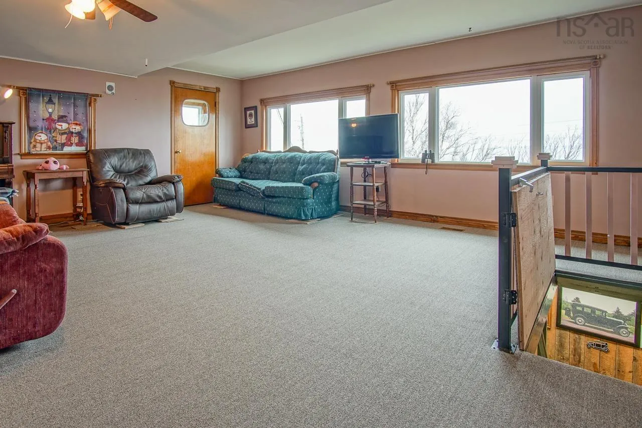 22 Pent Road, Harbourville, NS B0P 1E0, 3 Bedrooms Bedrooms, ,1 BathroomBathrooms,Residential,For Sale,Pent,202511036