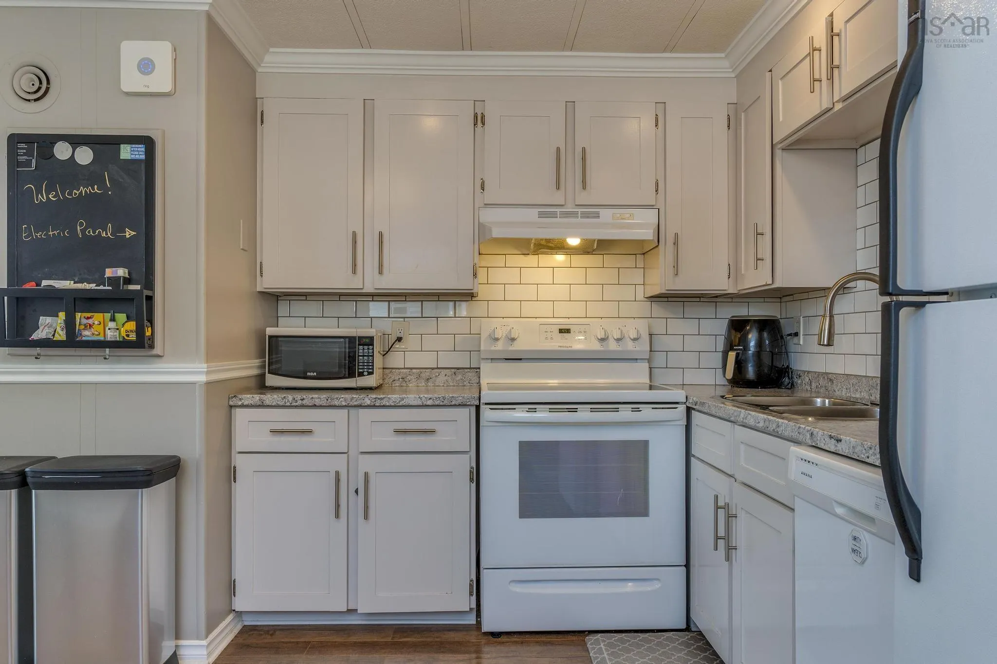 6 Lacomb Drive, Dartmouth, NS B2Y 2A2, 2 Bedrooms Bedrooms, ,1 BathroomBathrooms,Residential,For Sale,Lacomb,202518909