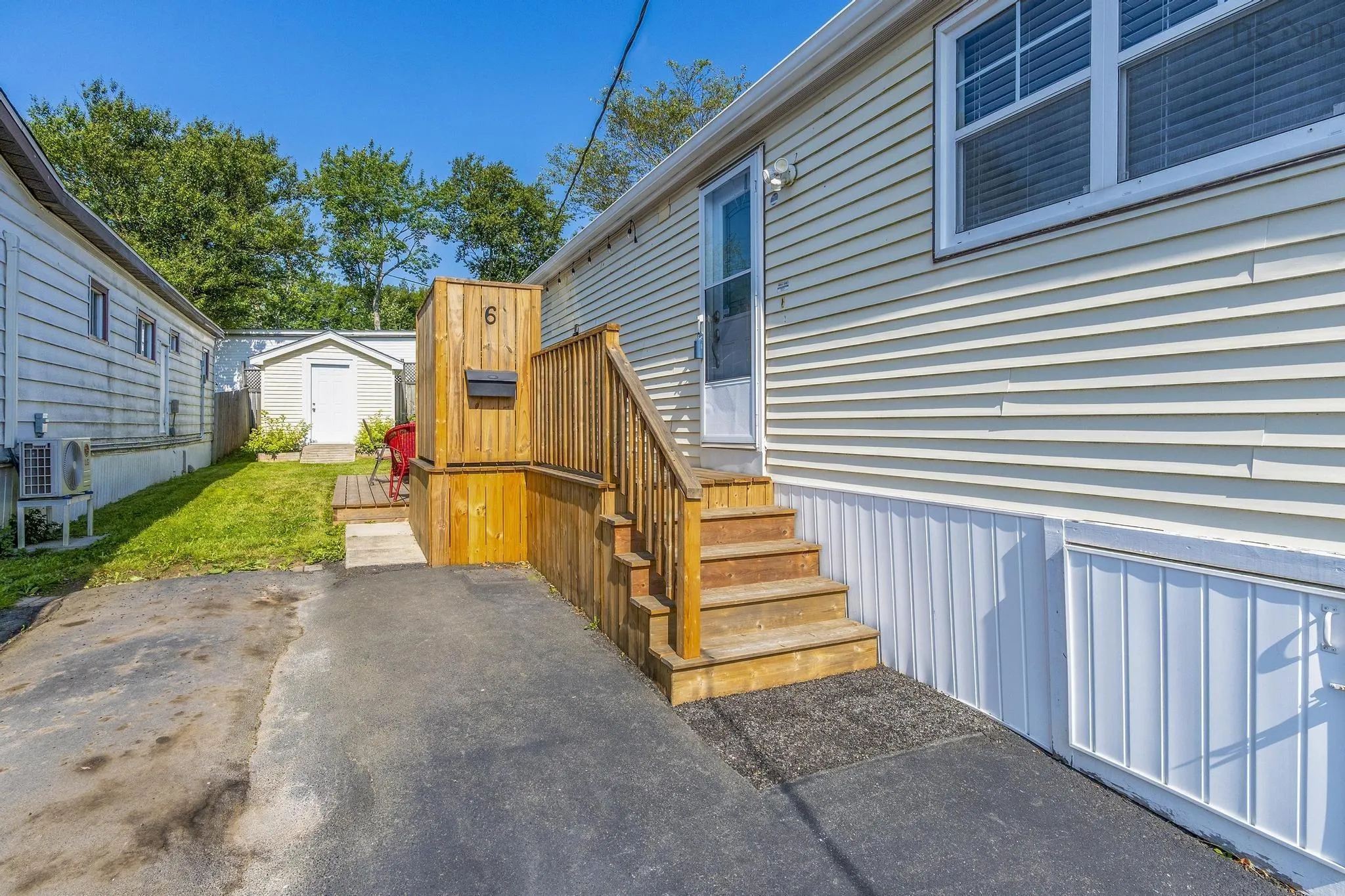 6 Lacomb Drive, Dartmouth, NS B2Y 2A2, 2 Bedrooms Bedrooms, ,1 BathroomBathrooms,Residential,For Sale,Lacomb,202518909