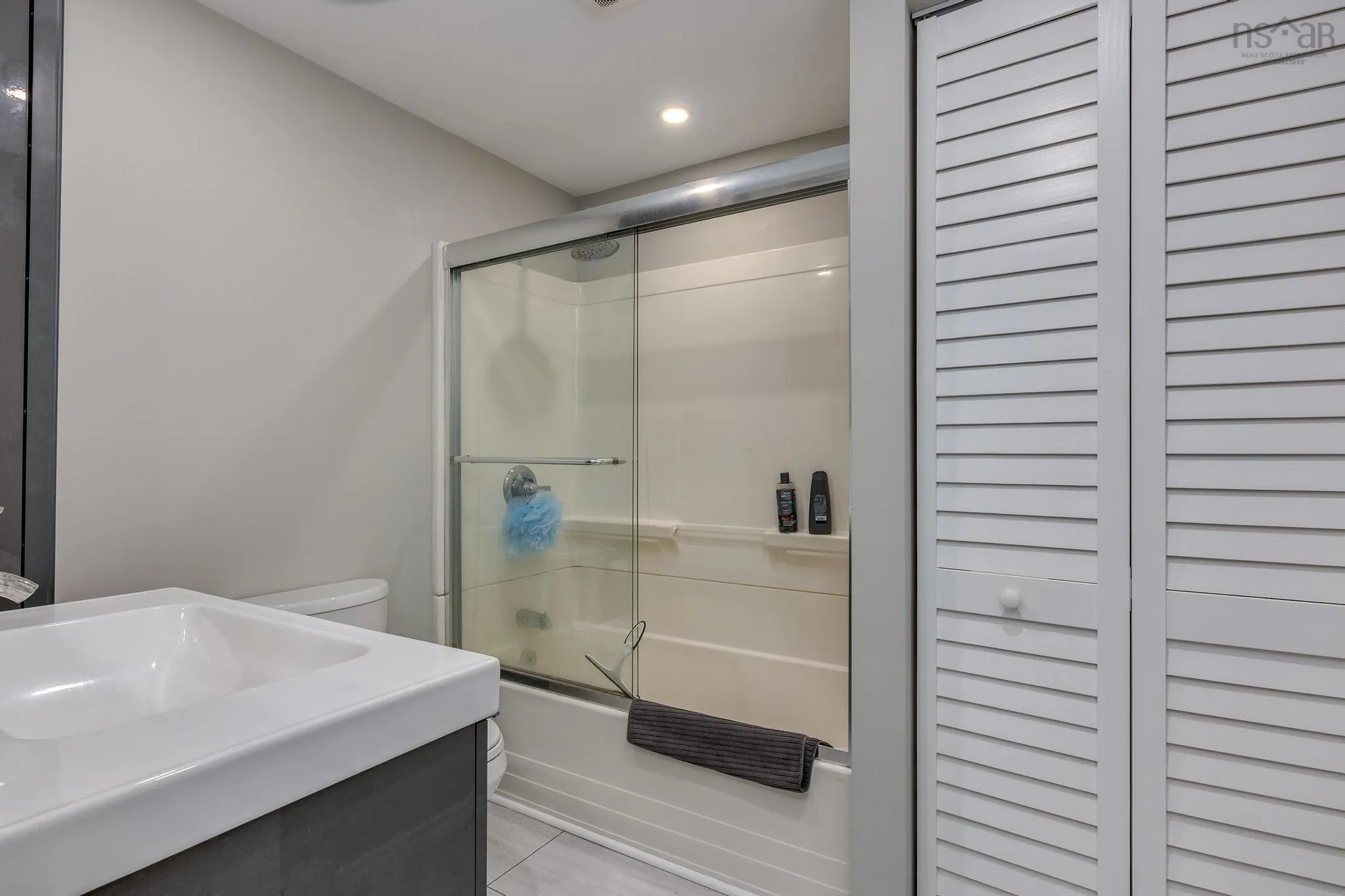 6 Lacomb Drive, Dartmouth, NS B2Y 2A2, 2 Bedrooms Bedrooms, ,1 BathroomBathrooms,Residential,For Sale,Lacomb,202518909