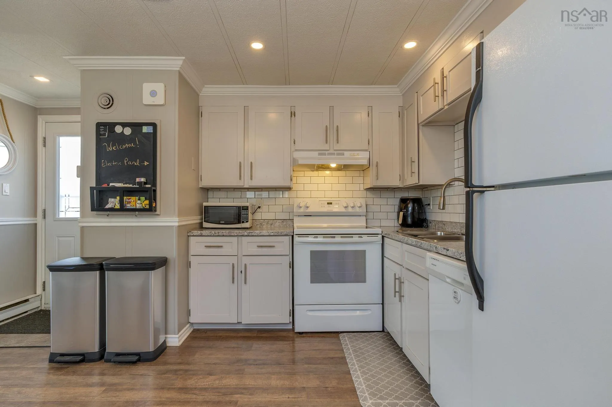 6 Lacomb Drive, Dartmouth, NS B2Y 2A2, 2 Bedrooms Bedrooms, ,1 BathroomBathrooms,Residential,For Sale,Lacomb,202518909