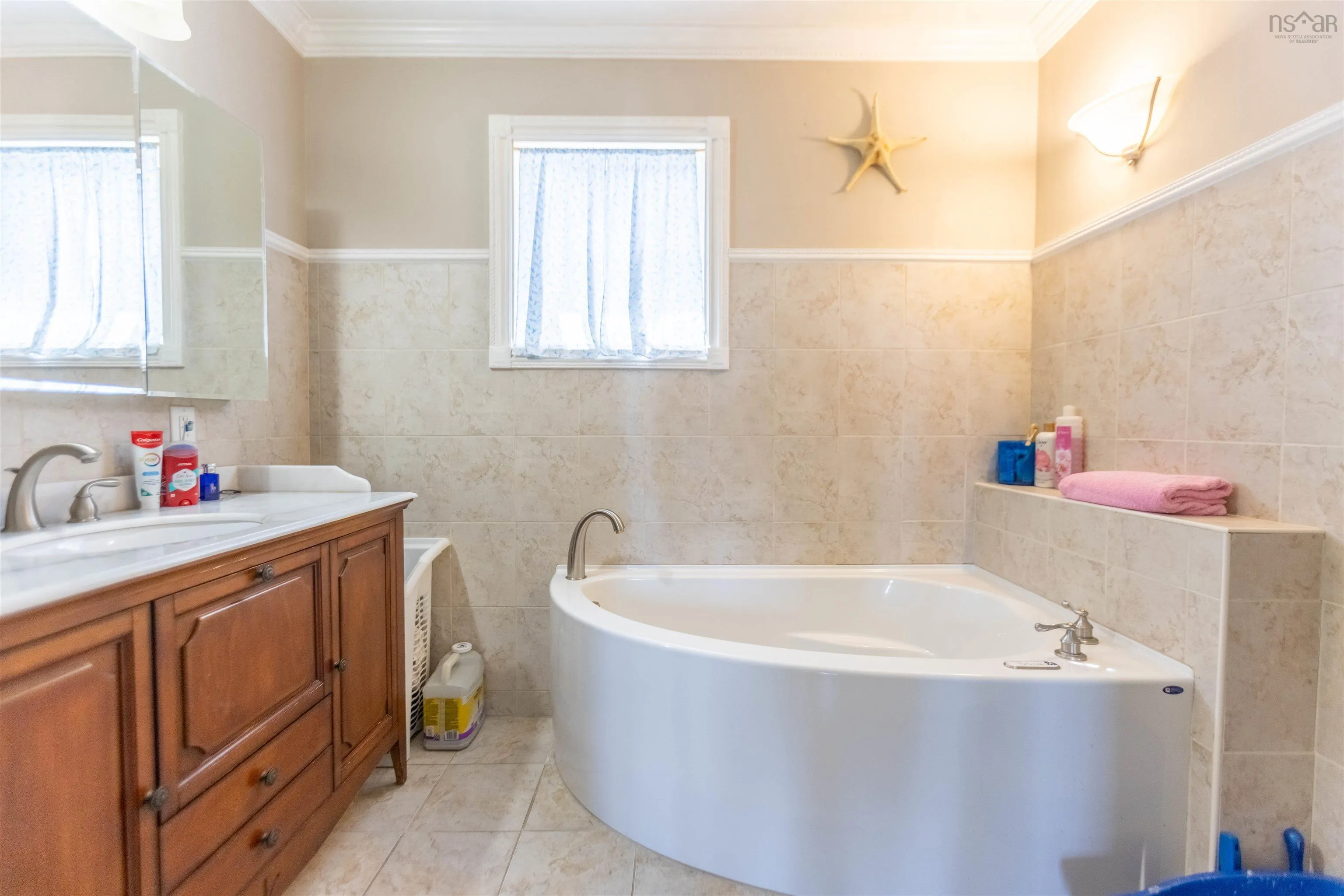 193a Victoria Street E, Amherst, NS B4H 1Y8, 4 Bedrooms Bedrooms, ,3 BathroomsBathrooms,Residential,For Sale,Victoria,202520091