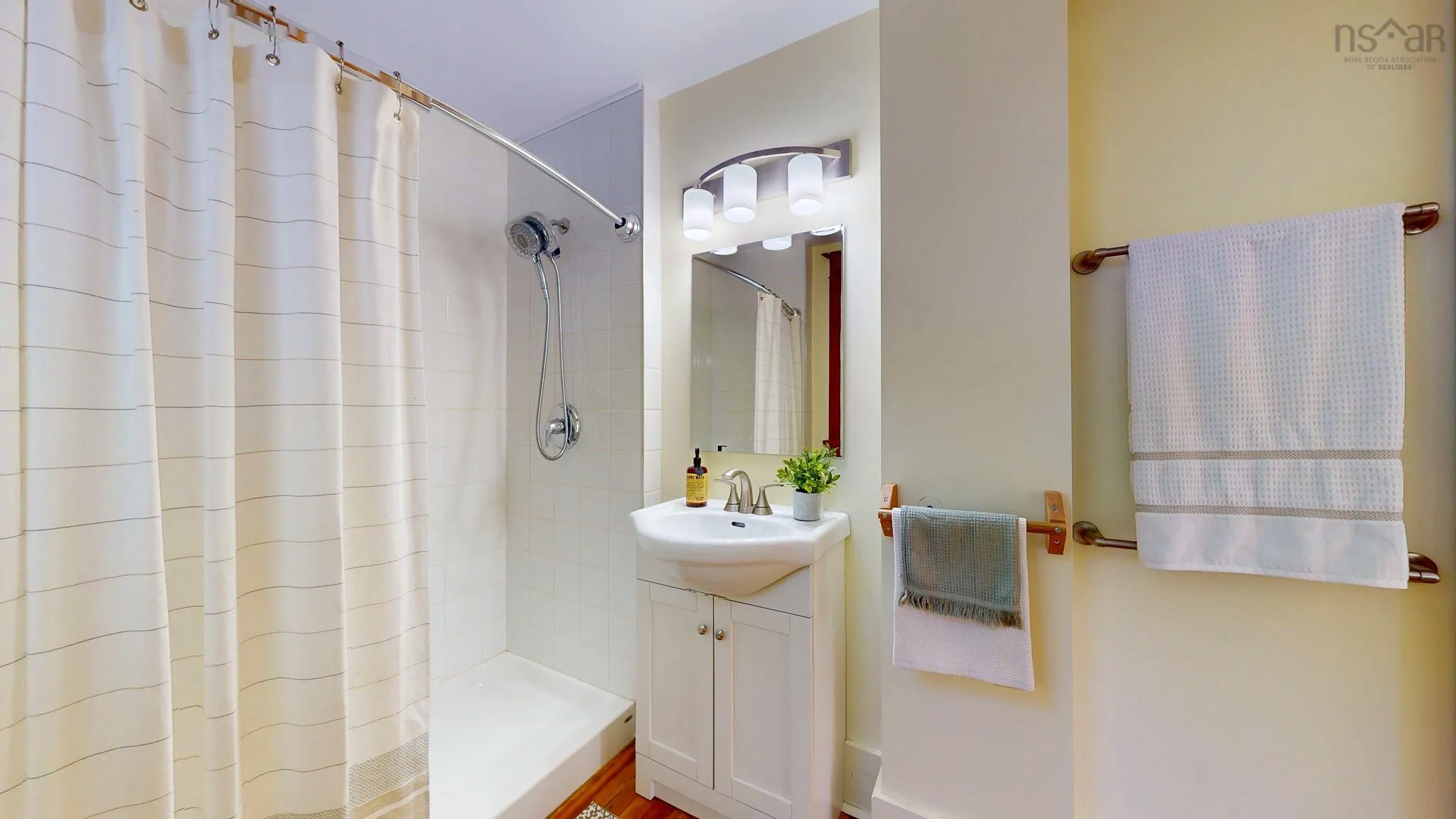 32 Kent Avenue, Wolfville, NS B4P 1V1, 4 Bedrooms Bedrooms, ,2 BathroomsBathrooms,Residential,For Sale,Kent,202522562