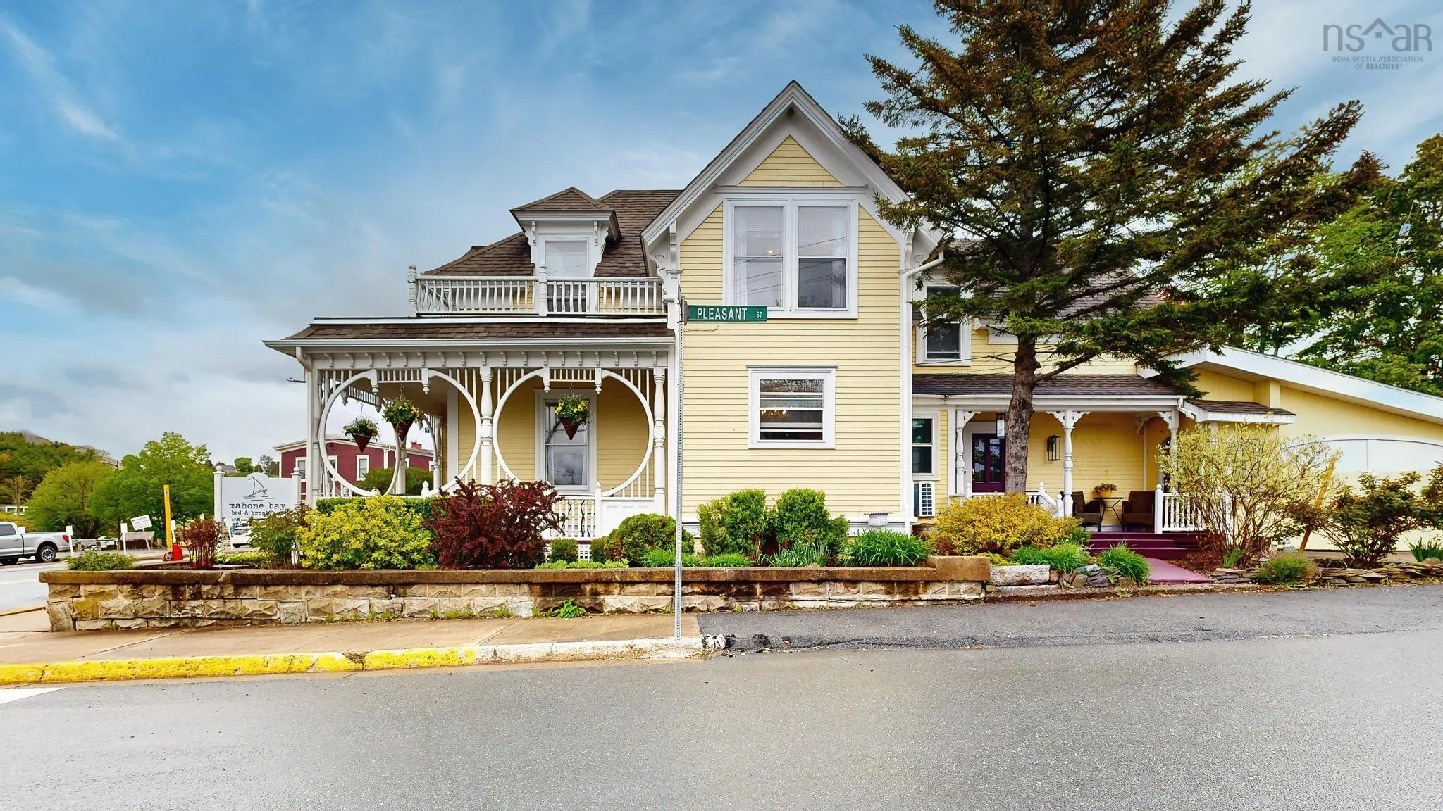 558 Main Street, Mahone Bay, NS B0J 2E0, 5 Bedrooms Bedrooms, ,5 BathroomsBathrooms,Residential,For Sale,Main,202512873