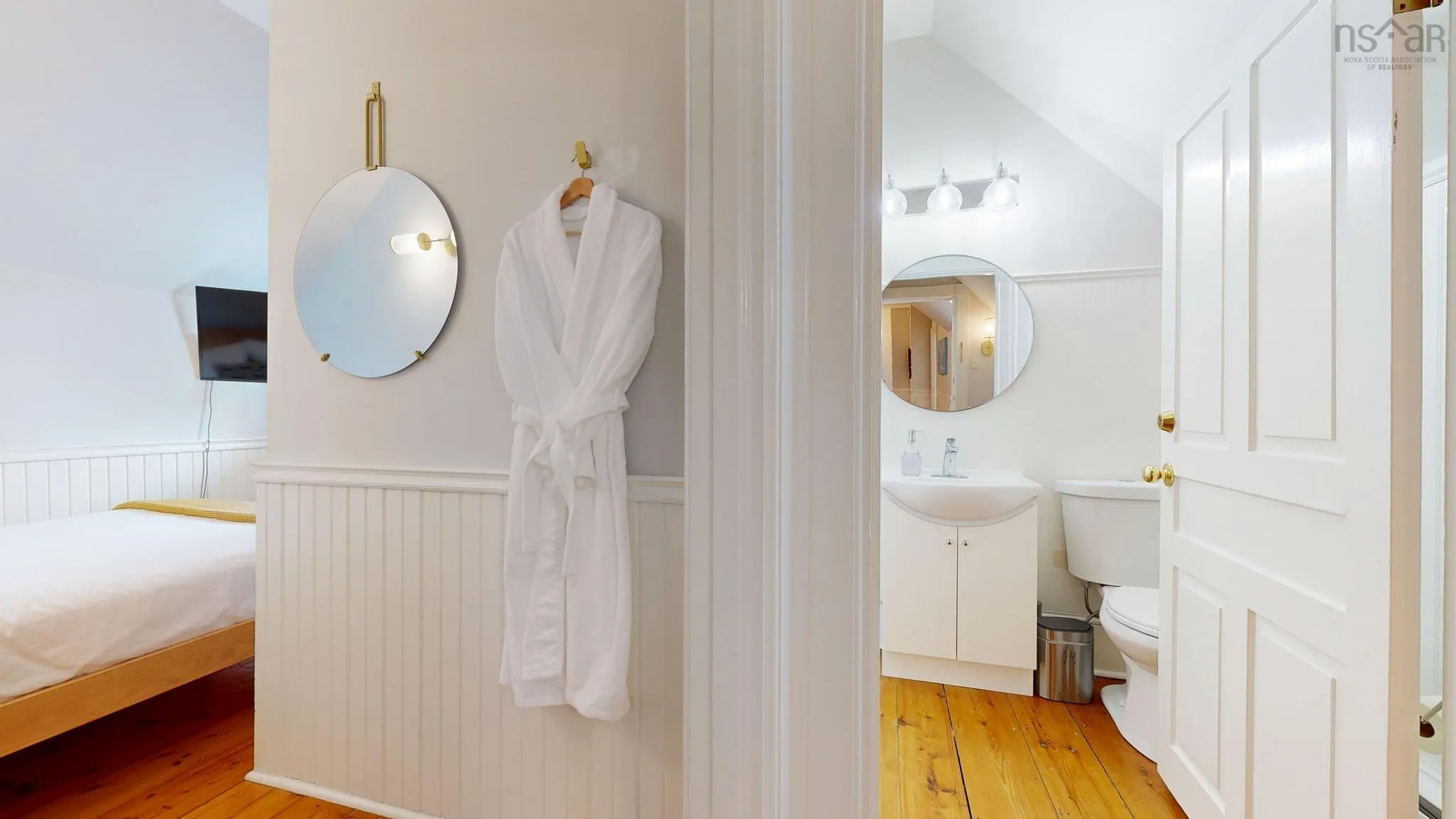 558 Main Street, Mahone Bay, NS B0J 2E0, 5 Bedrooms Bedrooms, ,5 BathroomsBathrooms,Residential,For Sale,Main,202512873