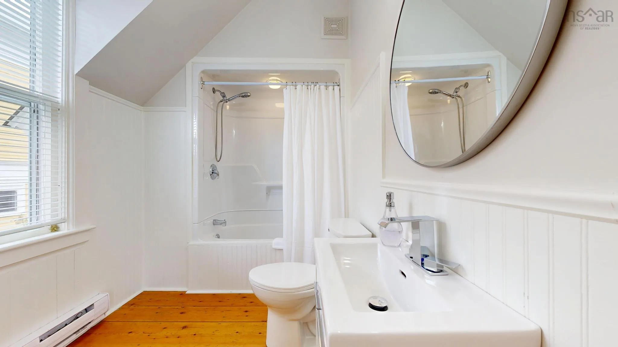 558 Main Street, Mahone Bay, NS B0J 2E0, 5 Bedrooms Bedrooms, ,5 BathroomsBathrooms,Residential,For Sale,Main,202512873