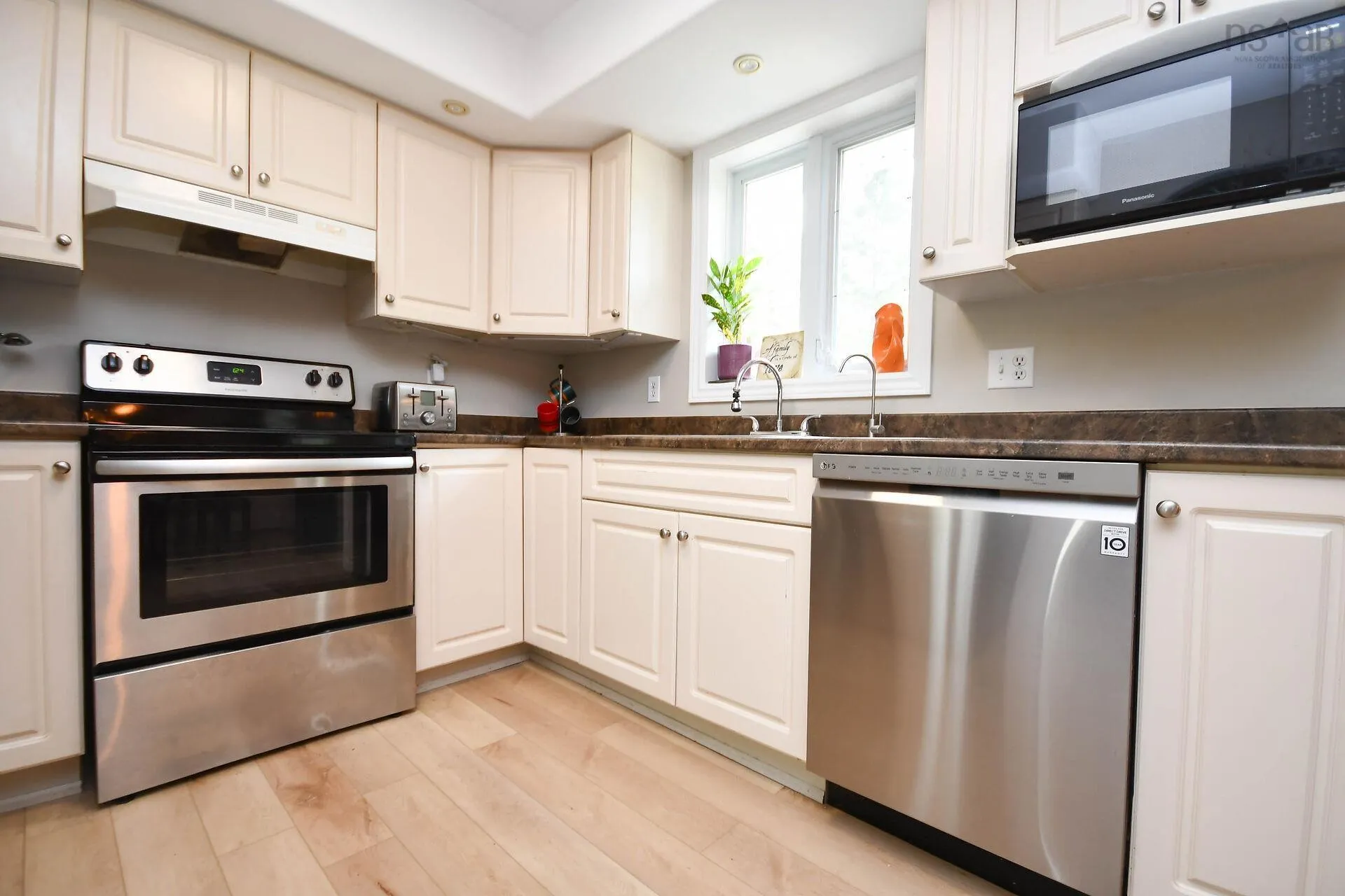 1178 Highway 1, Lakelands, NS B0N 1Z0, 3 Bedrooms Bedrooms, ,2 BathroomsBathrooms,Residential,For Sale,Highway 1,202518310