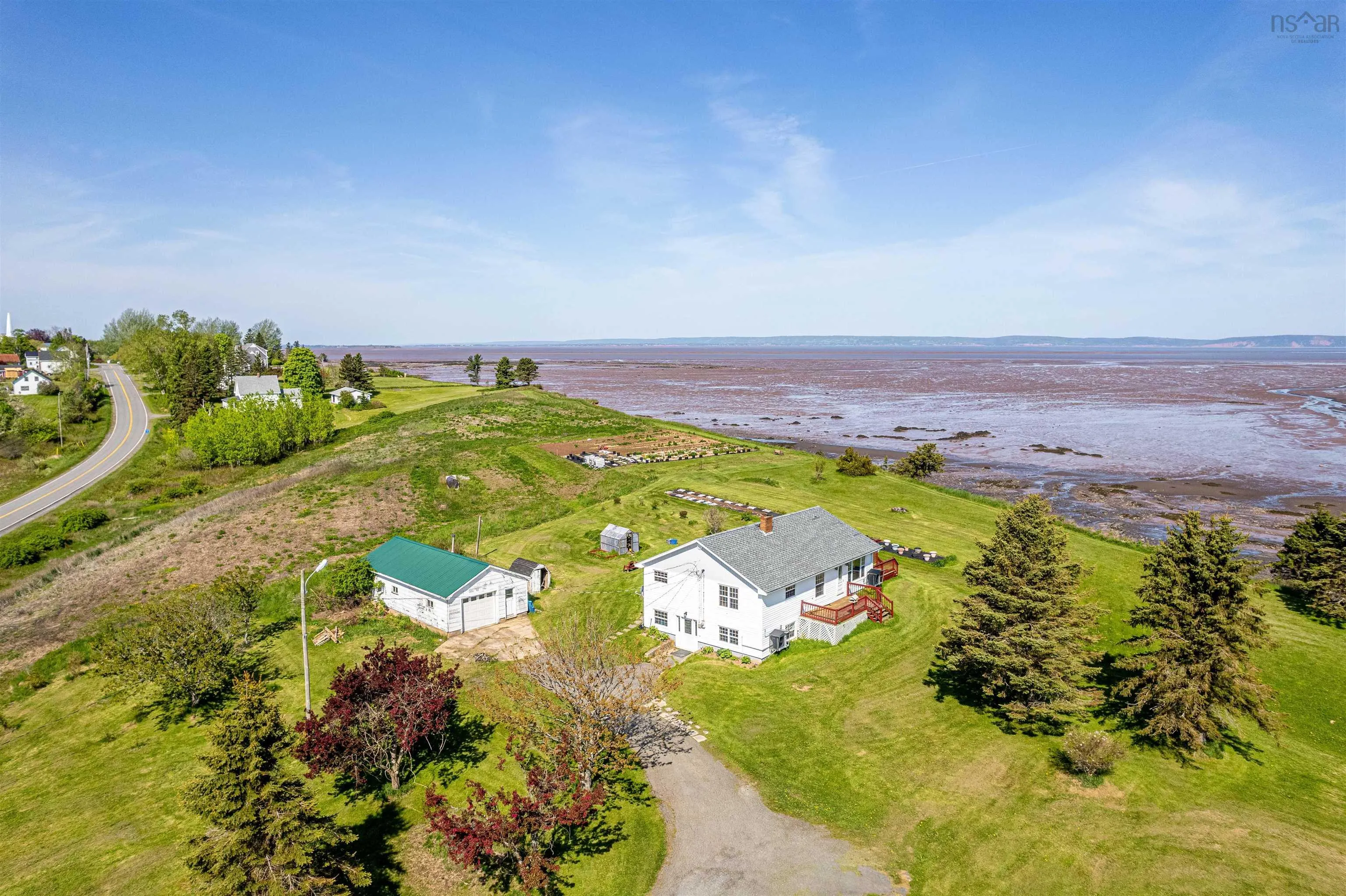 6439 Highway 215, Cheverie, NS B0N 1G0, 3 Bedrooms Bedrooms, ,2 BathroomsBathrooms,Residential,For Sale,Highway 215,202512797