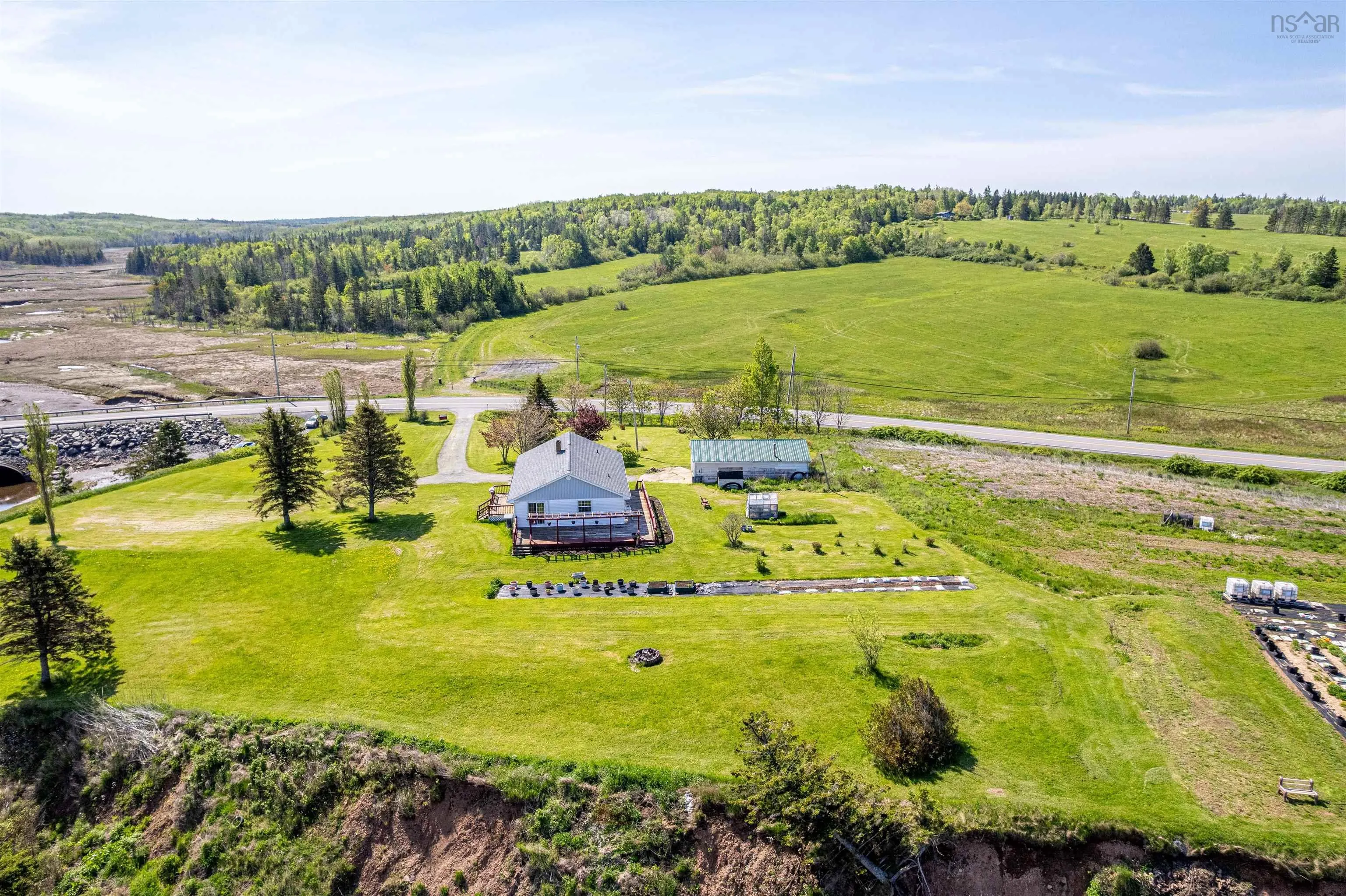 6439 Highway 215, Cheverie, NS B0N 1G0, 3 Bedrooms Bedrooms, ,2 BathroomsBathrooms,Residential,For Sale,Highway 215,202512797