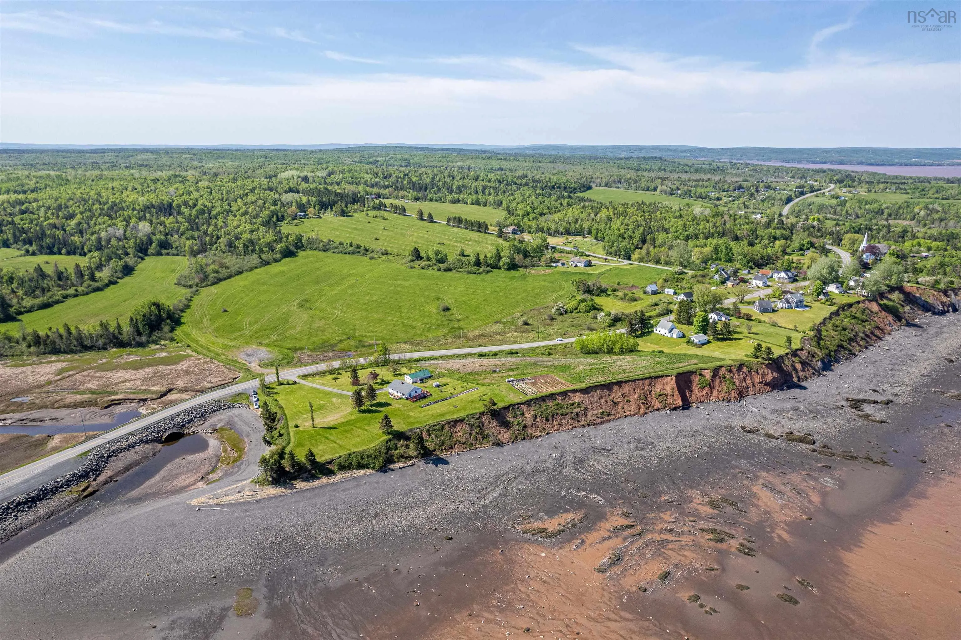 6439 Highway 215, Cheverie, NS B0N 1G0, 3 Bedrooms Bedrooms, ,2 BathroomsBathrooms,Residential,For Sale,Highway 215,202512797