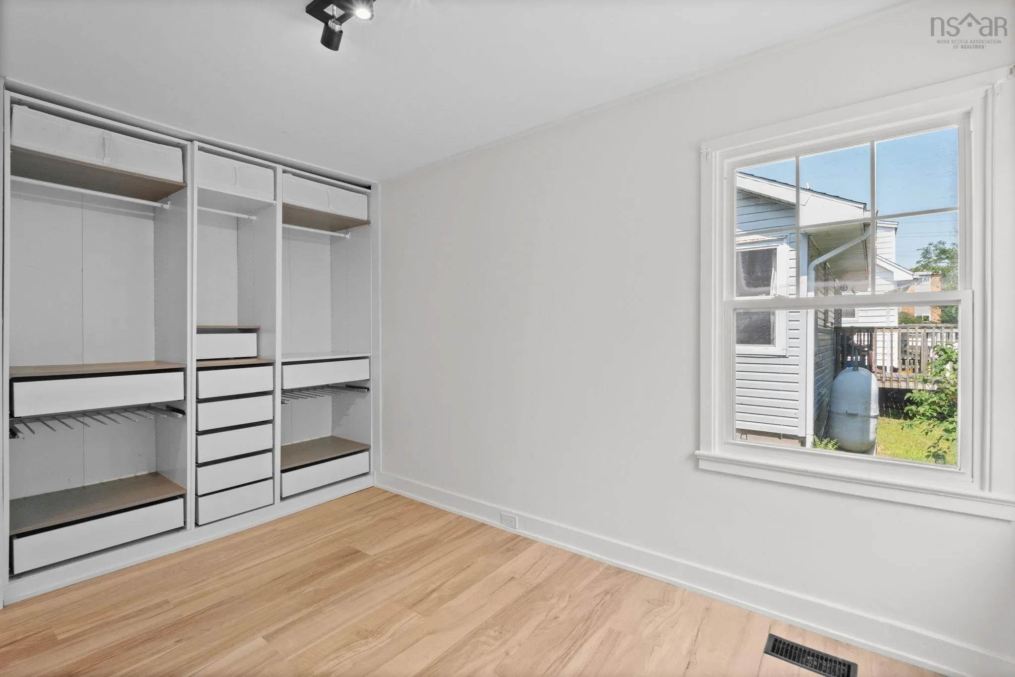 54 Symonds Street, Dartmouth, NS B3A 3L7, 3 Bedrooms Bedrooms, ,2 BathroomsBathrooms,Residential,For Sale,Symonds,202517962